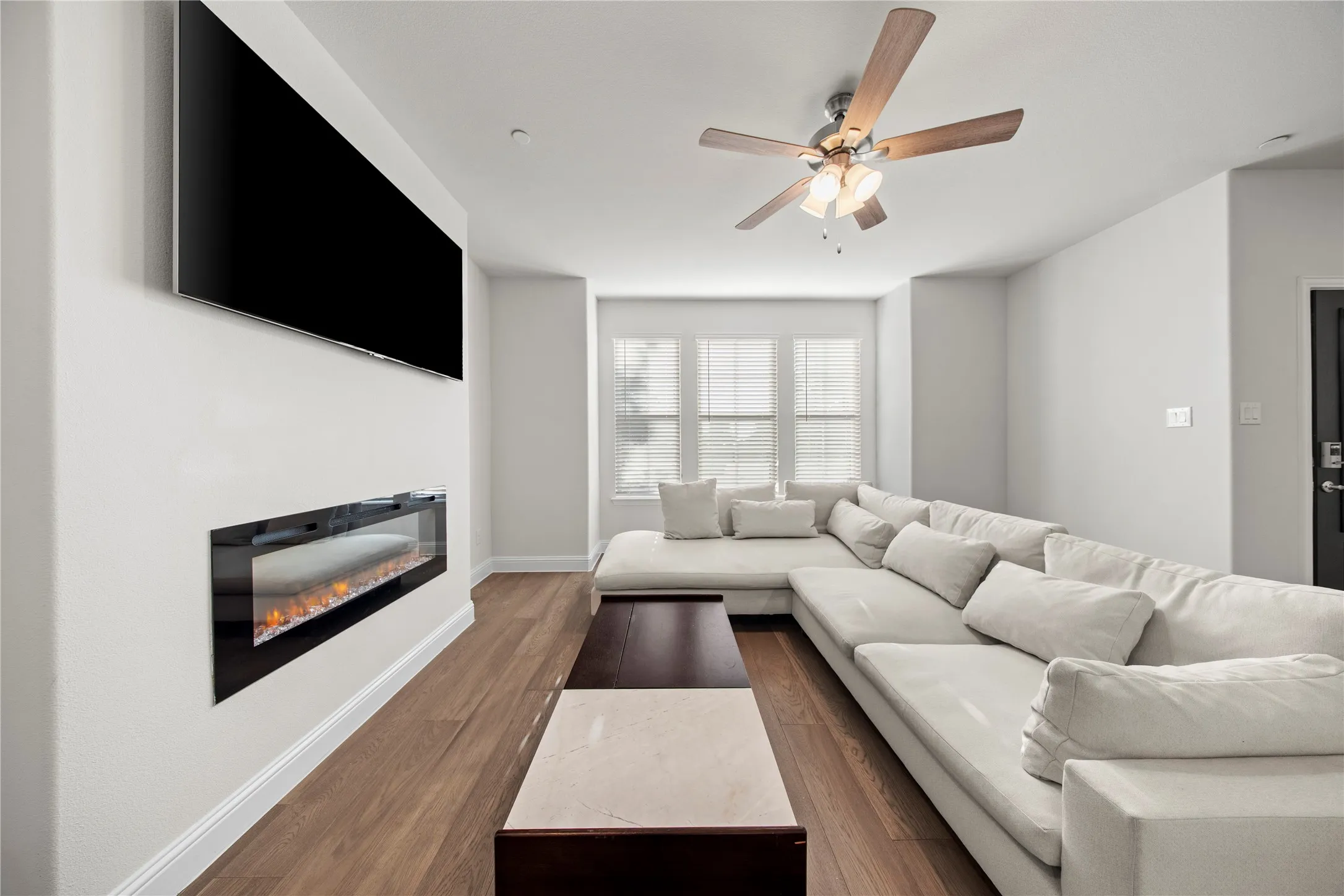 Condominium For Rent in Dallas County , 7849 Sunset Boulevard, Rowlett, Texas 75088, 3 Bedroom, 3 Bathroom, 2 Garage spaces, 2,174 Sqft, built in 2023, mls#21408993, Real Estate Agent in Rowlett, Homes For Rent in Dallas county, Homes For Rent in Rowlett, Realtor in Rowlett Texas, Real Estate Brokerage Independent Realty Texas, Luminita Cordes Realtor