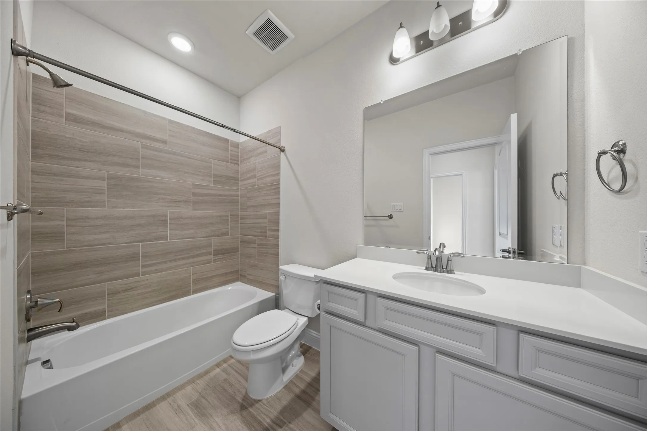 Condominium For Rent in Dallas County , 7849 Sunset Boulevard, Rowlett, Texas 75088, 3 Bedroom, 3 Bathroom, 2 Garage spaces, 2,174 Sqft, built in 2023, mls#21408993, Real Estate Agent in Rowlett, Homes For Rent in Dallas county, Homes For Rent in Rowlett, Realtor in Rowlett Texas, Real Estate Brokerage Independent Realty Texas, Luminita Cordes Realtor