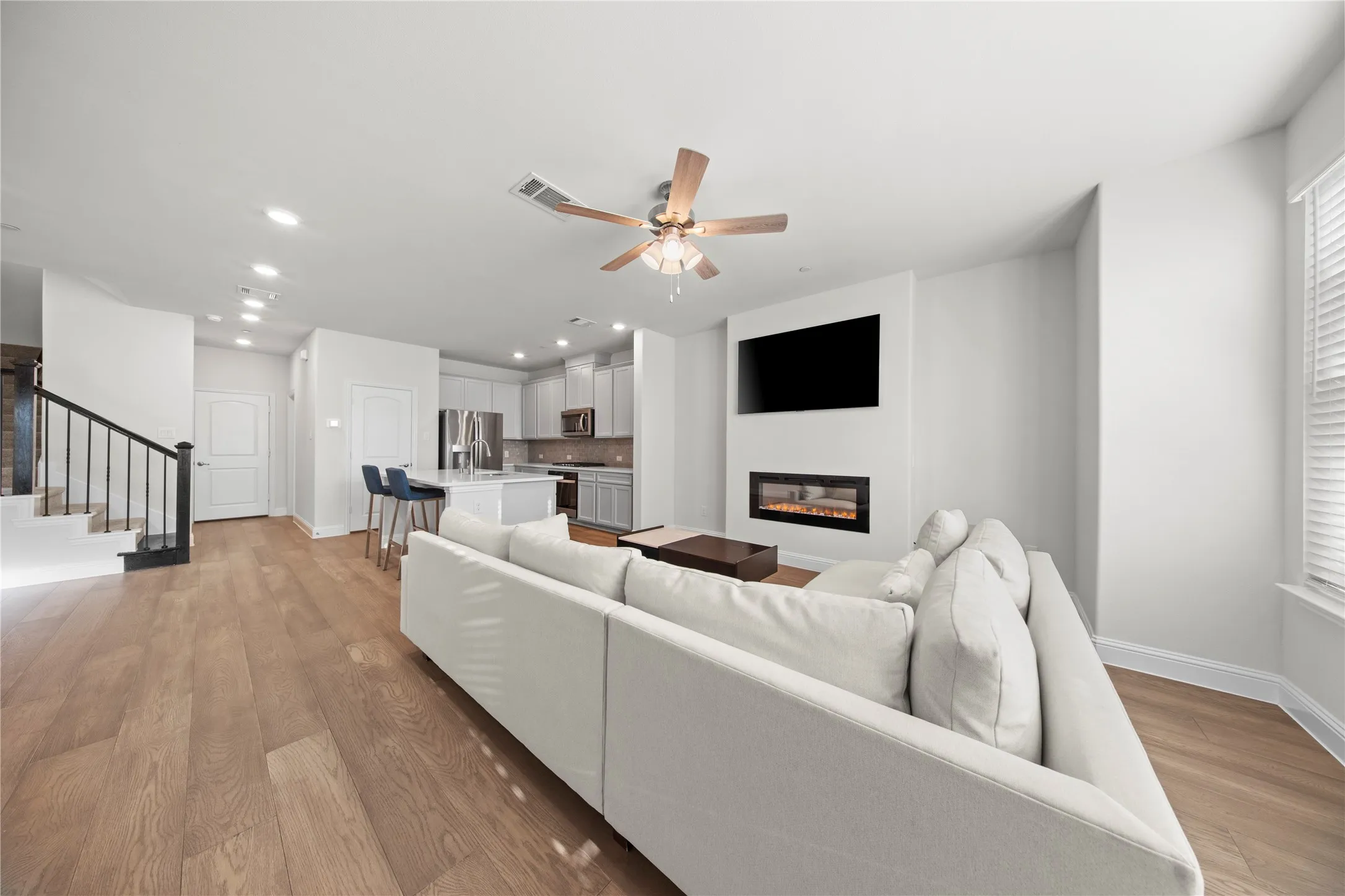 Condominium For Rent in Dallas County , 7849 Sunset Boulevard, Rowlett, Texas 75088, 3 Bedroom, 3 Bathroom, 2 Garage spaces, 2,174 Sqft, built in 2023, mls#21408993, Real Estate Agent in Rowlett, Homes For Rent in Dallas county, Homes For Rent in Rowlett, Realtor in Rowlett Texas, Real Estate Brokerage Independent Realty Texas, Luminita Cordes Realtor