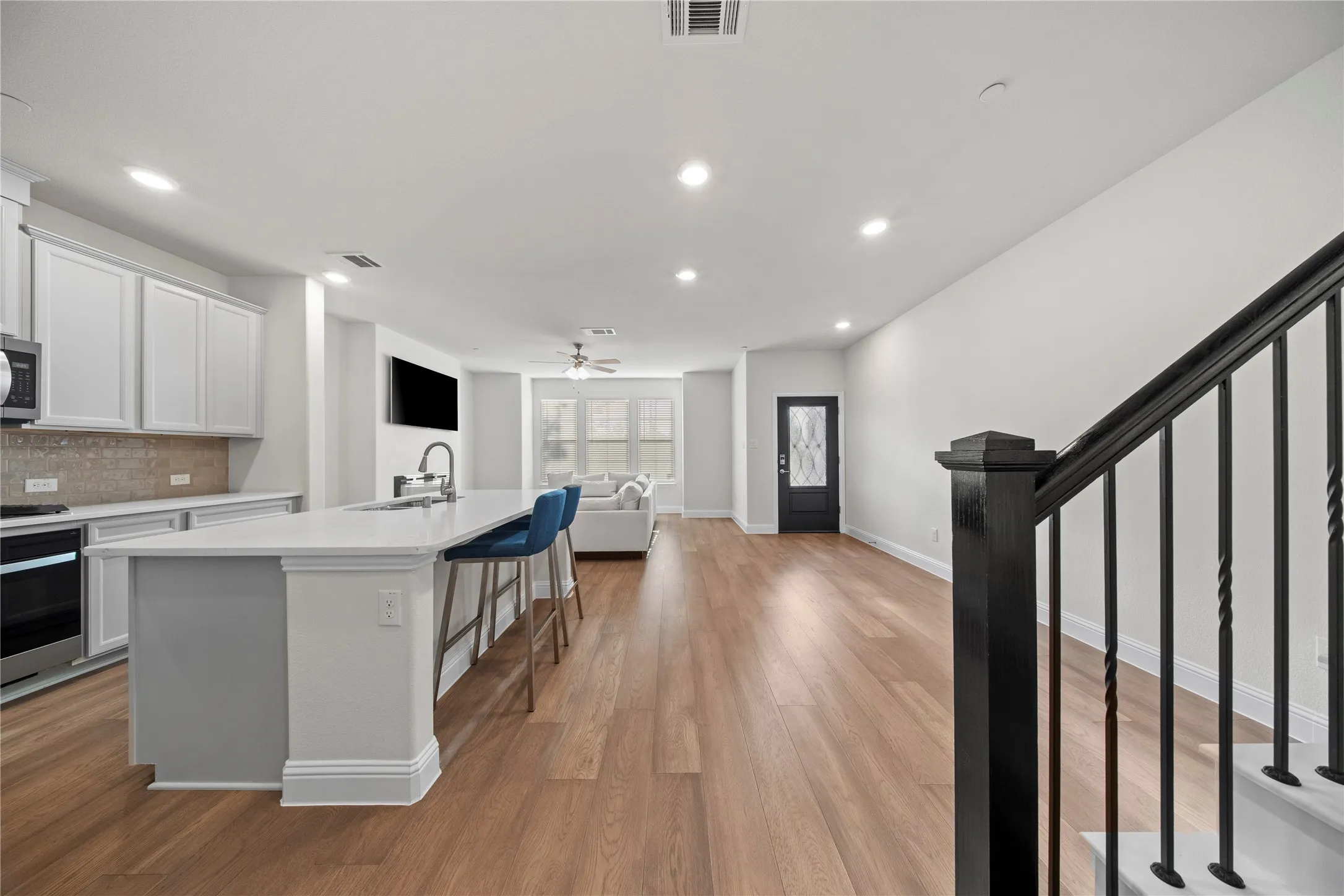 Condominium For Rent in Dallas County , 7849 Sunset Boulevard, Rowlett, Texas 75088, 3 Bedroom, 3 Bathroom, 2 Garage spaces, 2,174 Sqft, built in 2023, mls#21408993, Real Estate Agent in Rowlett, Homes For Rent in Dallas county, Homes For Rent in Rowlett, Realtor in Rowlett Texas, Real Estate Brokerage Independent Realty Texas, Luminita Cordes Realtor
