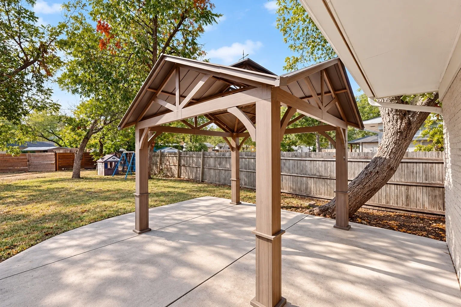 Single Family Residence For Sale in Dallas County , 2822 Materhorn Drive, Dallas, Texas 75228, 3 Bedroom, 2 Bathroom, Garage spaces, 1,458 Sqft, built in 1954, mls#21396487, Real Estate Agent in Dallas, Homes For Sale in Dallas county, Homes For Sale in Dallas, Realtor in Dallas Texas, Real Estate Brokerage Independent Realty Texas, Luminita Cordes Realtor