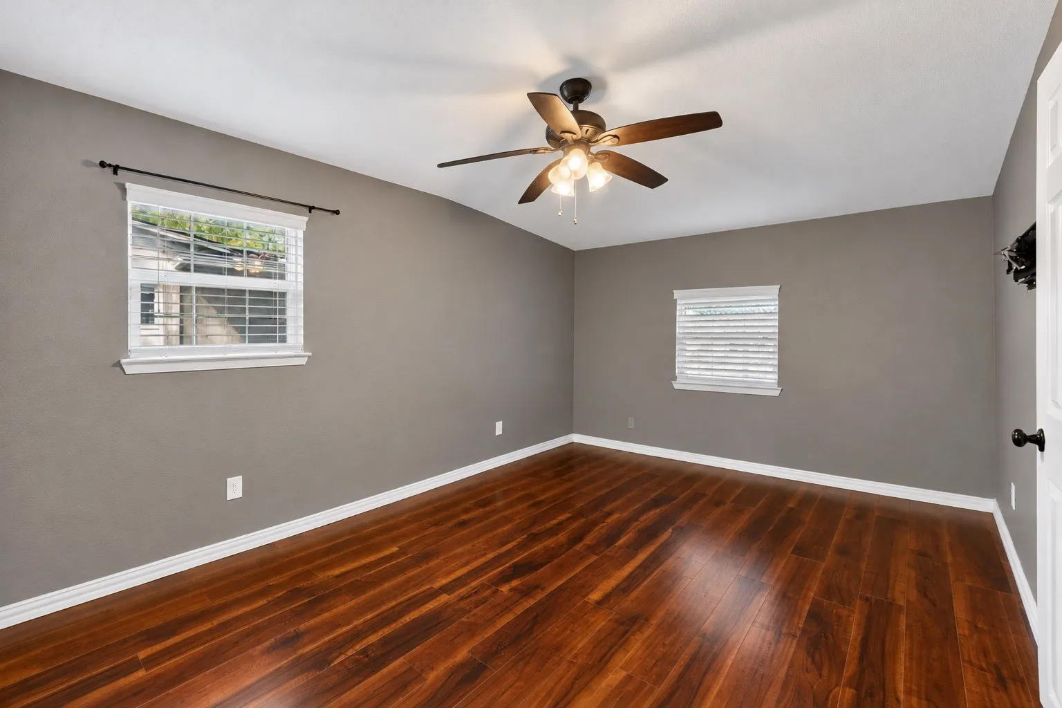 Single Family Residence For Sale in Dallas County , 2822 Materhorn Drive, Dallas, Texas 75228, 3 Bedroom, 2 Bathroom, Garage spaces, 1,458 Sqft, built in 1954, mls#21396487, Real Estate Agent in Dallas, Homes For Sale in Dallas county, Homes For Sale in Dallas, Realtor in Dallas Texas, Real Estate Brokerage Independent Realty Texas, Luminita Cordes Realtor