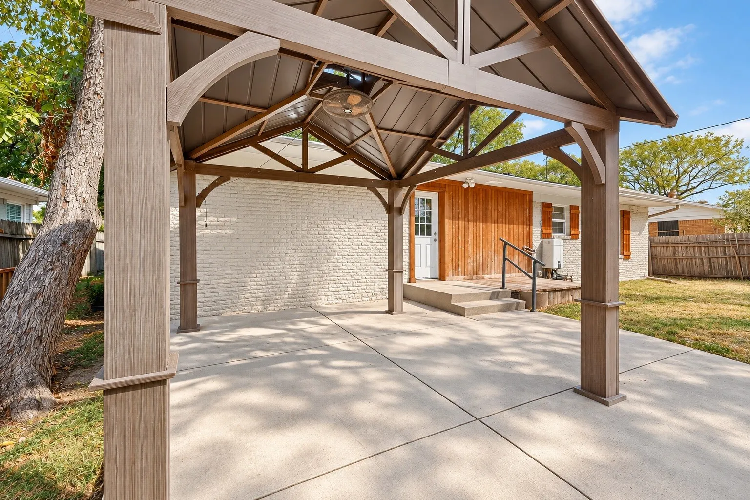 Single Family Residence For Sale in Dallas County , 2822 Materhorn Drive, Dallas, Texas 75228, 3 Bedroom, 2 Bathroom, Garage spaces, 1,458 Sqft, built in 1954, mls#21396487, Real Estate Agent in Dallas, Homes For Sale in Dallas county, Homes For Sale in Dallas, Realtor in Dallas Texas, Real Estate Brokerage Independent Realty Texas, Luminita Cordes Realtor