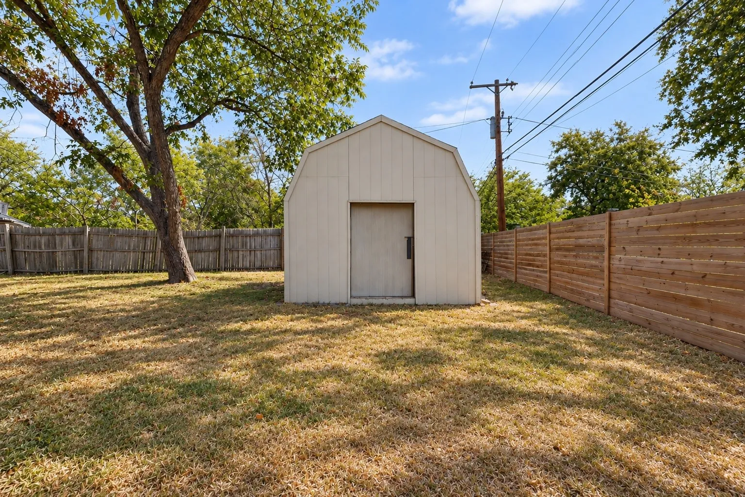 Single Family Residence For Sale in Dallas County , 2822 Materhorn Drive, Dallas, Texas 75228, 3 Bedroom, 2 Bathroom, Garage spaces, 1,458 Sqft, built in 1954, mls#21396487, Real Estate Agent in Dallas, Homes For Sale in Dallas county, Homes For Sale in Dallas, Realtor in Dallas Texas, Real Estate Brokerage Independent Realty Texas, Luminita Cordes Realtor
