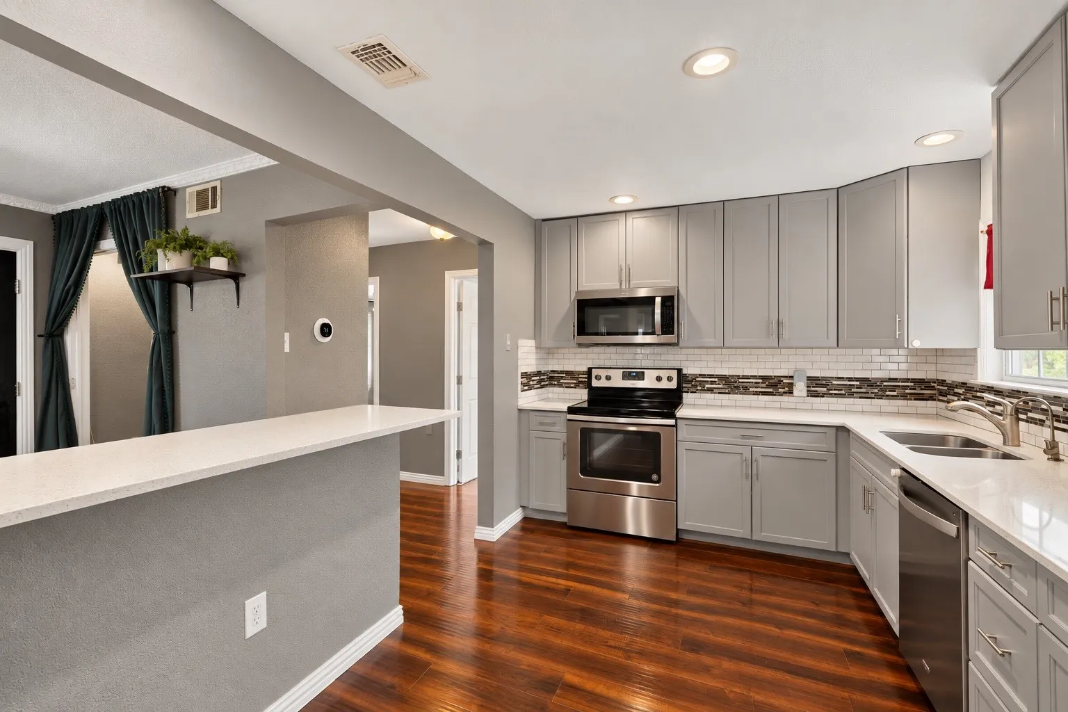 Single Family Residence For Sale in Dallas County , 2822 Materhorn Drive, Dallas, Texas 75228, 3 Bedroom, 2 Bathroom, Garage spaces, 1,458 Sqft, built in 1954, mls#21396487, Real Estate Agent in Dallas, Homes For Sale in Dallas county, Homes For Sale in Dallas, Realtor in Dallas Texas, Real Estate Brokerage Independent Realty Texas, Luminita Cordes Realtor