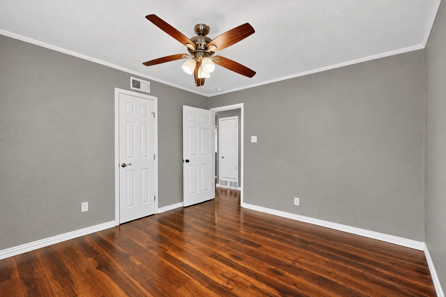 Single Family Residence For Sale in Dallas County , 2822 Materhorn Drive, Dallas, Texas 75228, 3 Bedroom, 2 Bathroom, Garage spaces, 1,458 Sqft, built in 1954, mls#21396487, Real Estate Agent in Dallas, Homes For Sale in Dallas county, Homes For Sale in Dallas, Realtor in Dallas Texas, Real Estate Brokerage Independent Realty Texas, Luminita Cordes Realtor