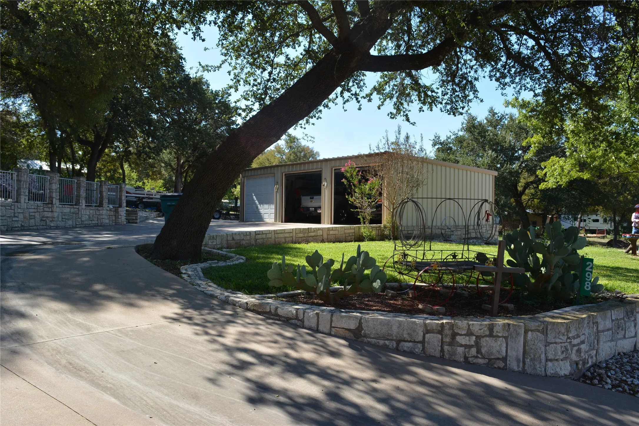 Manufactured Home For Sale in Bosque County , 298 County Road 1700, Clifton, Texas 76634, 3 Bedroom, 2 Bathroom, 3 Garage spaces, 2,048 Sqft, built in 2004, mls#21409150, Real Estate Agent in Clifton, Homes For Sale in Bosque county, Homes For Sale in Clifton, Realtor in Clifton Texas, Real Estate Brokerage Independent Realty Texas, Luminita Cordes Realtor