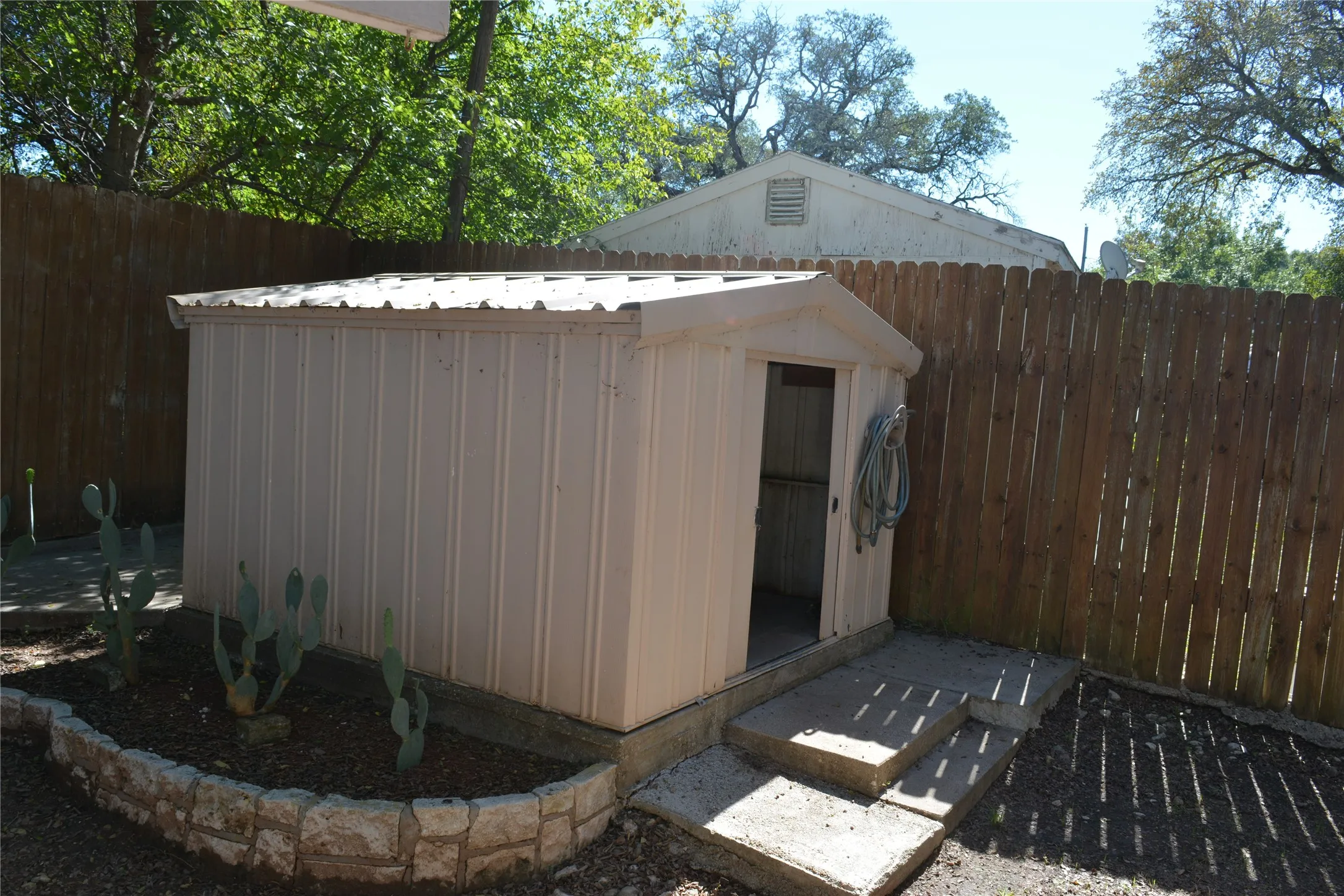 Manufactured Home For Sale in Bosque County , 298 County Road 1700, Clifton, Texas 76634, 3 Bedroom, 2 Bathroom, 3 Garage spaces, 2,048 Sqft, built in 2004, mls#21409150, Real Estate Agent in Clifton, Homes For Sale in Bosque county, Homes For Sale in Clifton, Realtor in Clifton Texas, Real Estate Brokerage Independent Realty Texas, Luminita Cordes Realtor