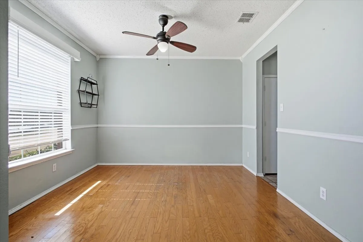 Single Family Residence For Sale in Grayson County , 204 Newport Drive, Van Alstyne, Texas 75495, 4 Bedroom, 3 Bathroom, 2 Garage spaces, 3,091 Sqft, built in 1999, mls#21408901, Real Estate Agent in Van Alstyne, Homes For Sale in Grayson county, Homes For Sale in Van Alstyne, Realtor in Van Alstyne Texas, Real Estate Brokerage Independent Realty Texas, Luminita Cordes Realtor