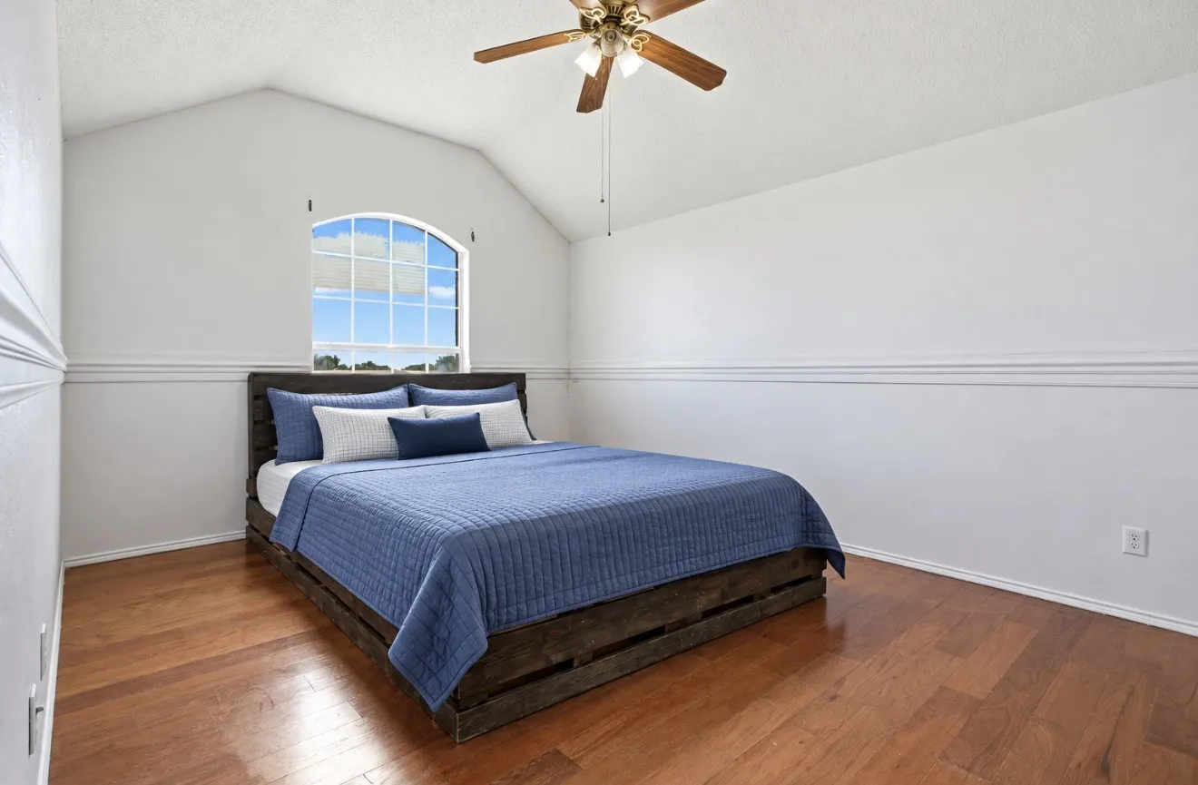 Single Family Residence For Sale in Grayson County , 204 Newport Drive, Van Alstyne, Texas 75495, 4 Bedroom, 3 Bathroom, 2 Garage spaces, 3,091 Sqft, built in 1999, mls#21408901, Real Estate Agent in Van Alstyne, Homes For Sale in Grayson county, Homes For Sale in Van Alstyne, Realtor in Van Alstyne Texas, Real Estate Brokerage Independent Realty Texas, Luminita Cordes Realtor