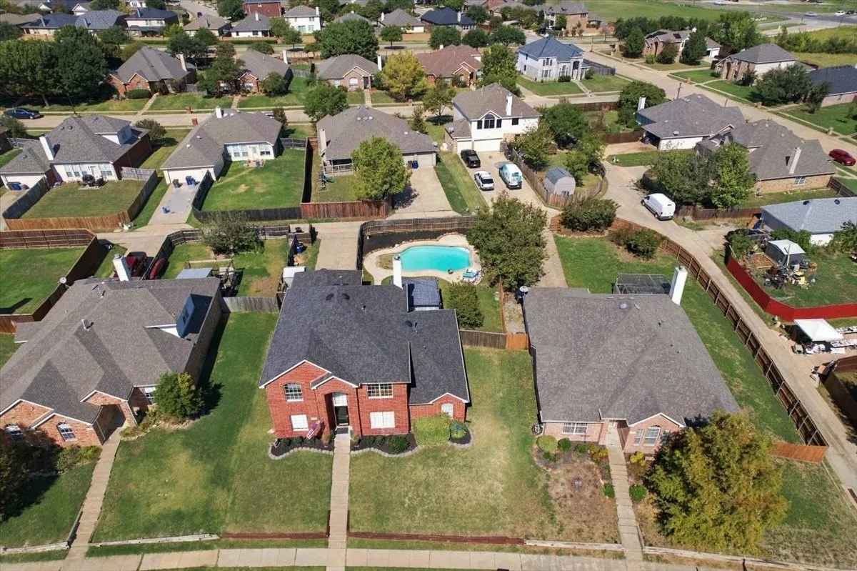 Single Family Residence For Sale in Grayson County , 204 Newport Drive, Van Alstyne, Texas 75495, 4 Bedroom, 3 Bathroom, 2 Garage spaces, 3,091 Sqft, built in 1999, mls#21408901, Real Estate Agent in Van Alstyne, Homes For Sale in Grayson county, Homes For Sale in Van Alstyne, Realtor in Van Alstyne Texas, Real Estate Brokerage Independent Realty Texas, Luminita Cordes Realtor