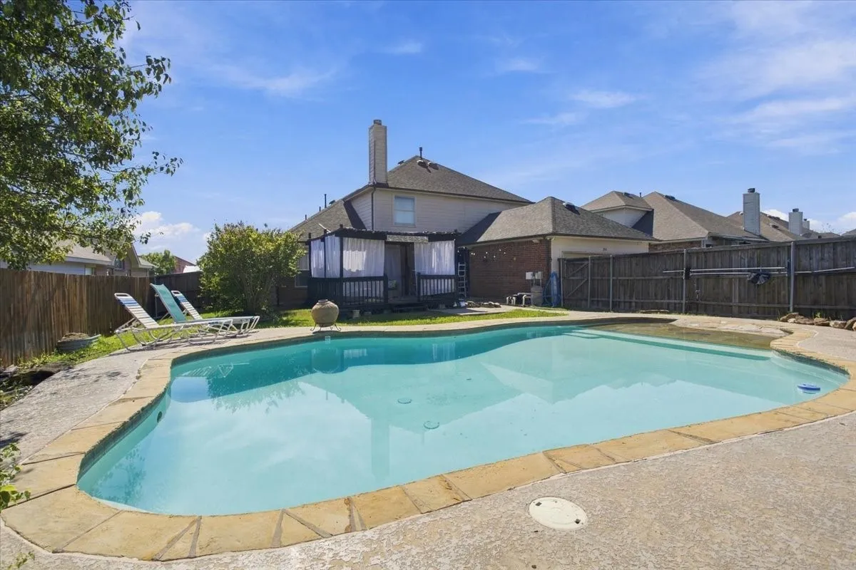 Single Family Residence For Sale in Grayson County , 204 Newport Drive, Van Alstyne, Texas 75495, 4 Bedroom, 3 Bathroom, 2 Garage spaces, 3,091 Sqft, built in 1999, mls#21408901, Real Estate Agent in Van Alstyne, Homes For Sale in Grayson county, Homes For Sale in Van Alstyne, Realtor in Van Alstyne Texas, Real Estate Brokerage Independent Realty Texas, Luminita Cordes Realtor