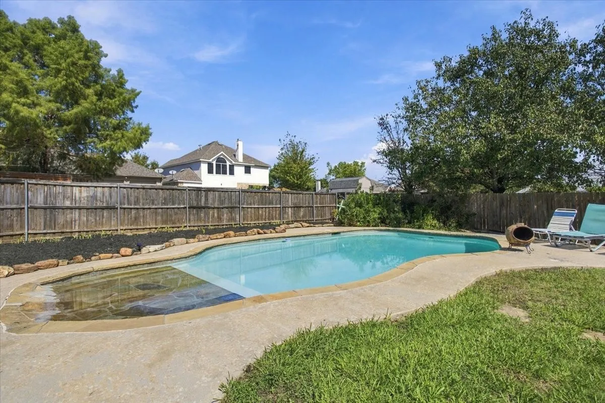 Single Family Residence For Sale in Grayson County , 204 Newport Drive, Van Alstyne, Texas 75495, 4 Bedroom, 3 Bathroom, 2 Garage spaces, 3,091 Sqft, built in 1999, mls#21408901, Real Estate Agent in Van Alstyne, Homes For Sale in Grayson county, Homes For Sale in Van Alstyne, Realtor in Van Alstyne Texas, Real Estate Brokerage Independent Realty Texas, Luminita Cordes Realtor