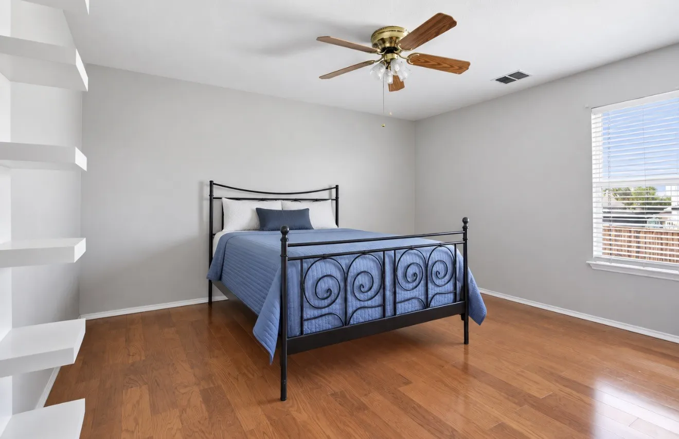 Single Family Residence For Sale in Grayson County , 204 Newport Drive, Van Alstyne, Texas 75495, 4 Bedroom, 3 Bathroom, 2 Garage spaces, 3,091 Sqft, built in 1999, mls#21408901, Real Estate Agent in Van Alstyne, Homes For Sale in Grayson county, Homes For Sale in Van Alstyne, Realtor in Van Alstyne Texas, Real Estate Brokerage Independent Realty Texas, Luminita Cordes Realtor