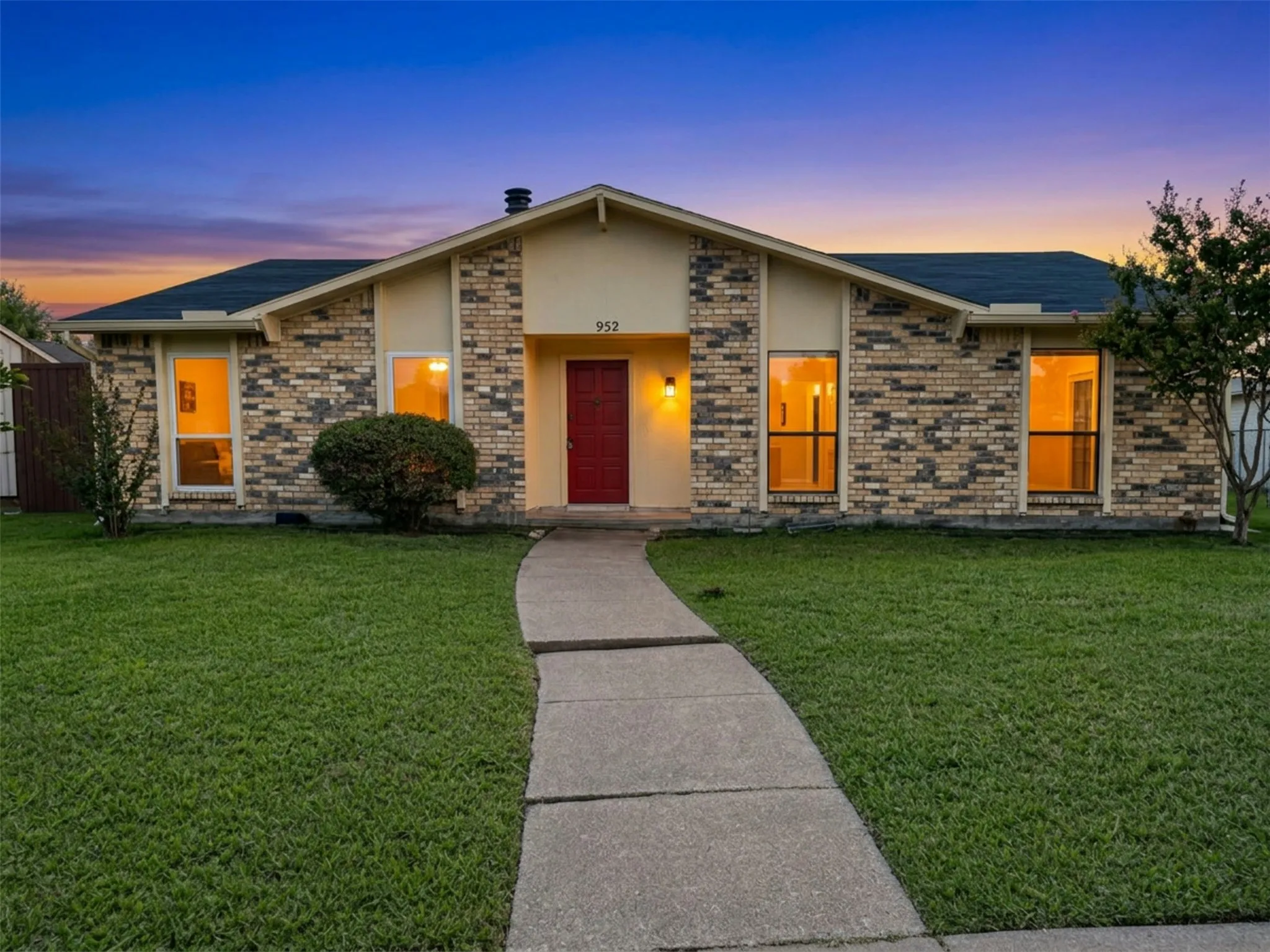 952 Lockhart Twilight