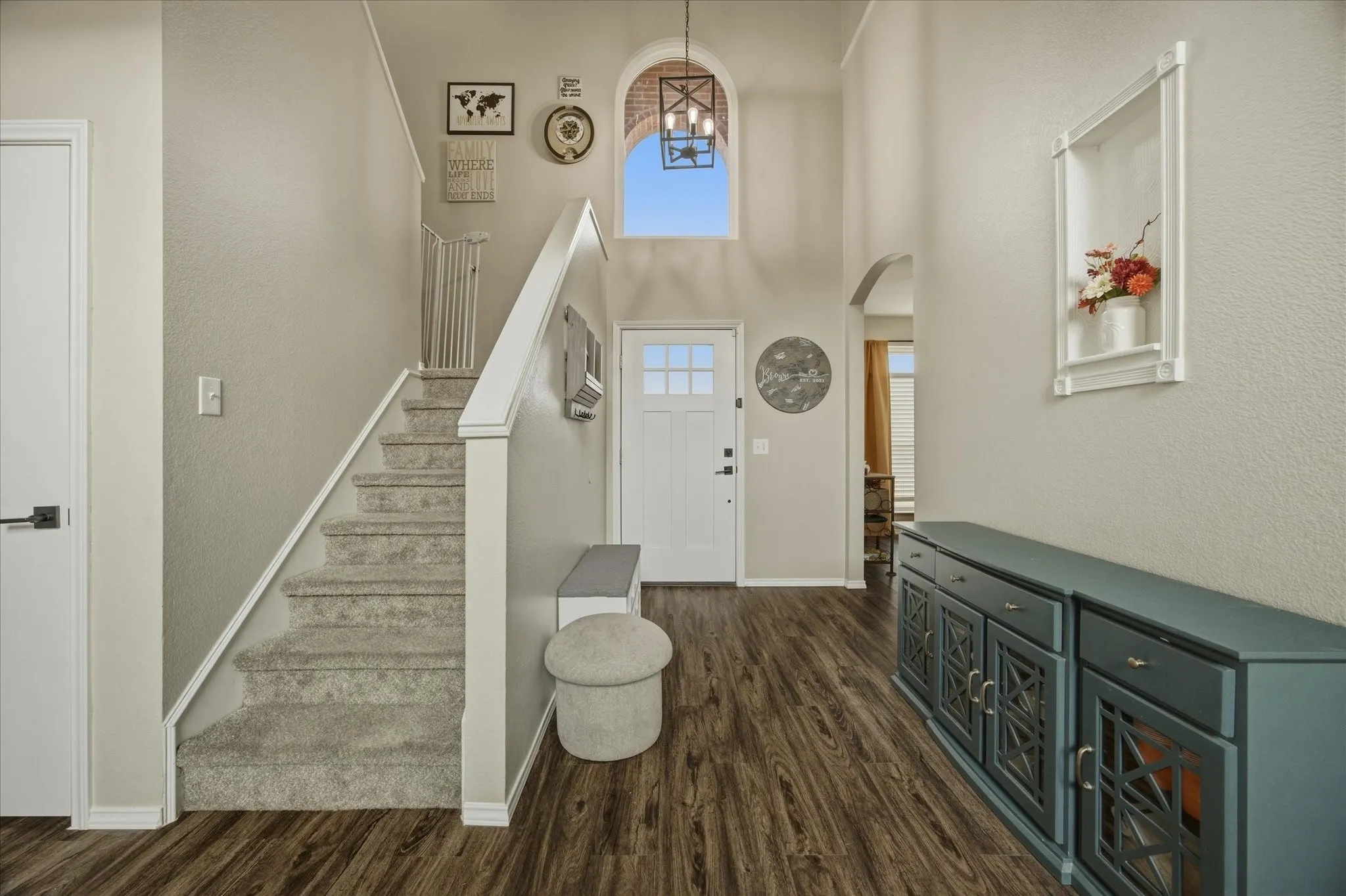 Single Family Residence For Sale in Denton County , 322 Sweet Leaf Lane, Lake Dallas, Texas 75065, 4 Bedroom, 3 Bathroom, 2 Garage spaces, 2,251 Sqft, built in 1997, mls#21409147, Real Estate Agent in Lake Dallas, Homes For Sale in Denton county, Homes For Sale in Lake Dallas, Realtor in Lake Dallas Texas, Real Estate Brokerage Independent Realty Texas, Luminita Cordes Realtor