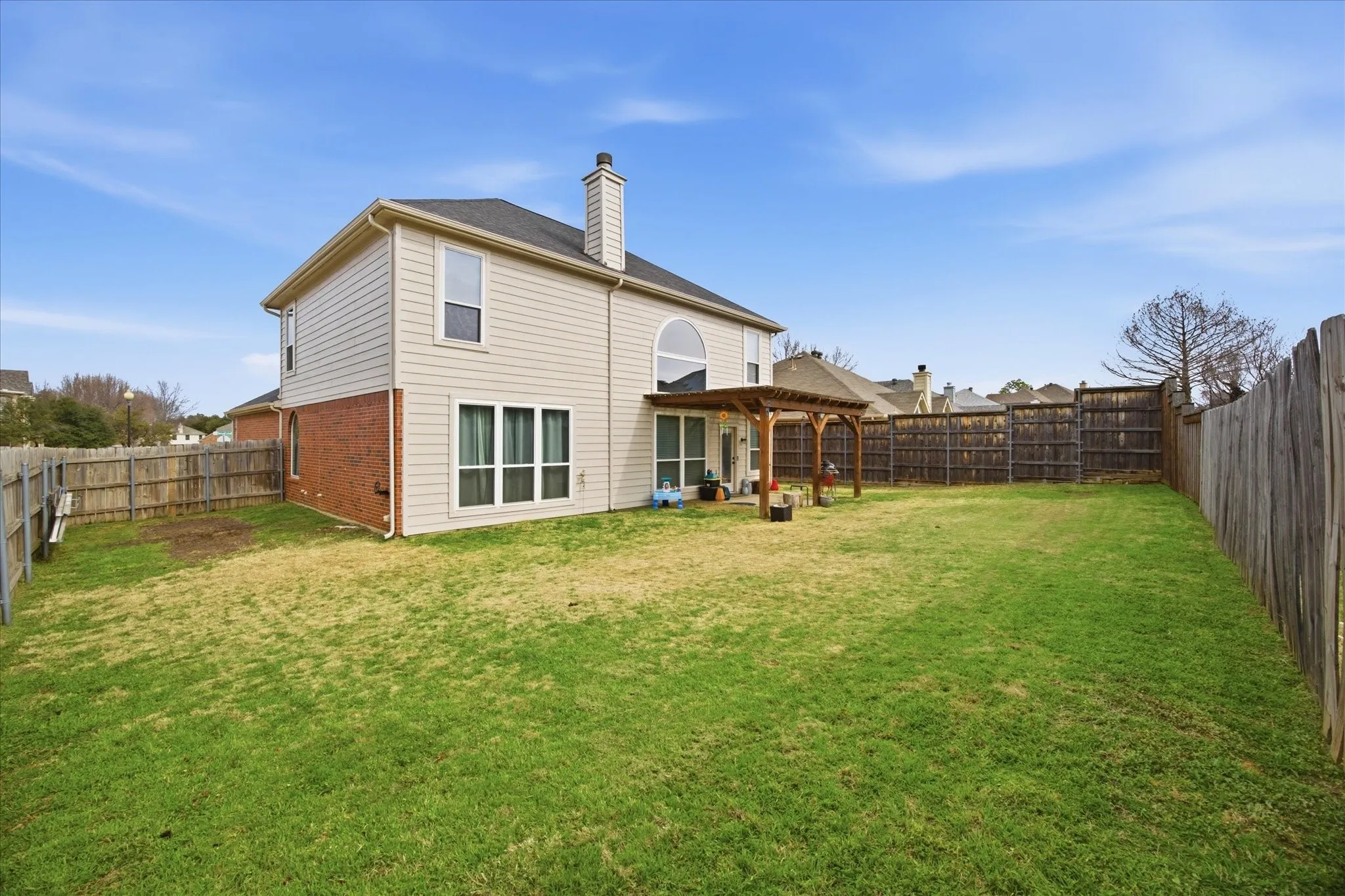 Single Family Residence For Sale in Denton County , 322 Sweet Leaf Lane, Lake Dallas, Texas 75065, 4 Bedroom, 3 Bathroom, 2 Garage spaces, 2,251 Sqft, built in 1997, mls#21409147, Real Estate Agent in Lake Dallas, Homes For Sale in Denton county, Homes For Sale in Lake Dallas, Realtor in Lake Dallas Texas, Real Estate Brokerage Independent Realty Texas, Luminita Cordes Realtor