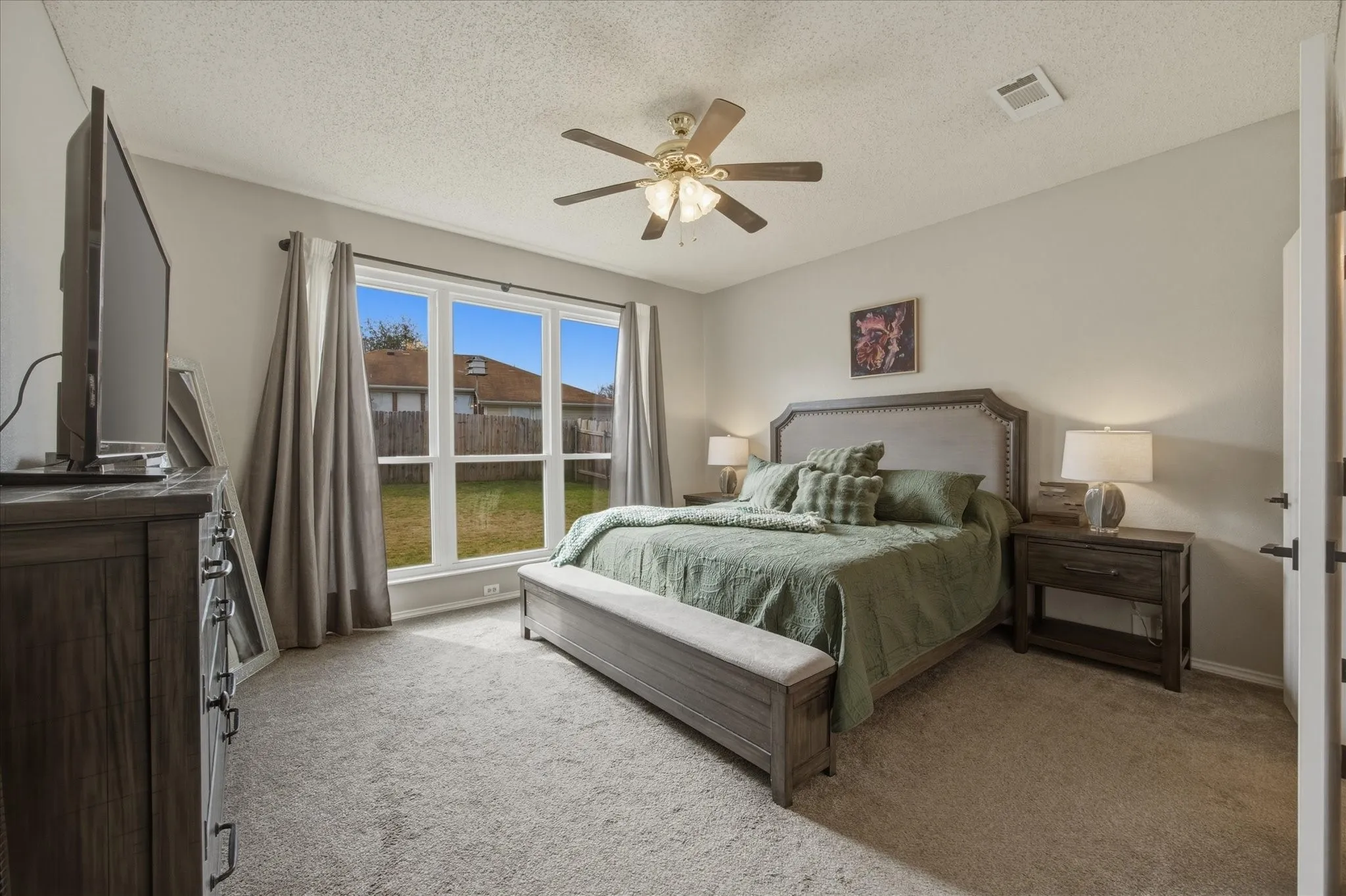 Single Family Residence For Sale in Denton County , 322 Sweet Leaf Lane, Lake Dallas, Texas 75065, 4 Bedroom, 3 Bathroom, 2 Garage spaces, 2,251 Sqft, built in 1997, mls#21409147, Real Estate Agent in Lake Dallas, Homes For Sale in Denton county, Homes For Sale in Lake Dallas, Realtor in Lake Dallas Texas, Real Estate Brokerage Independent Realty Texas, Luminita Cordes Realtor