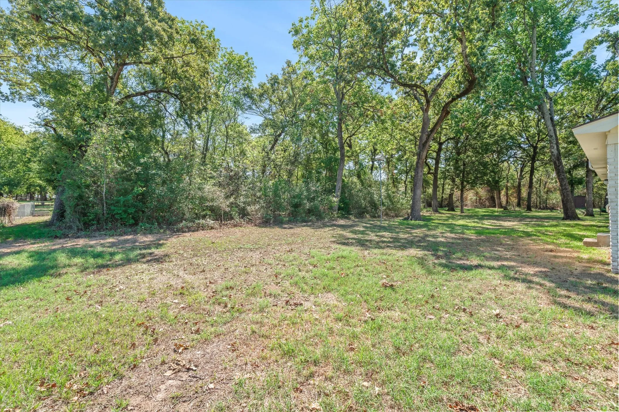 Single Family Residence For Sale in Van Zandt County , 1310 Woodland Drive, Canton, Texas 75103, 3 Bedroom, 2 Bathroom, Garage spaces, 1,284 Sqft, built in 1969, mls#21408717, Real Estate Agent in Canton, Homes For Sale in Van Zandt county, Homes For Sale in Canton, Realtor in Canton Texas, Real Estate Brokerage Independent Realty Texas, Luminita Cordes Realtor