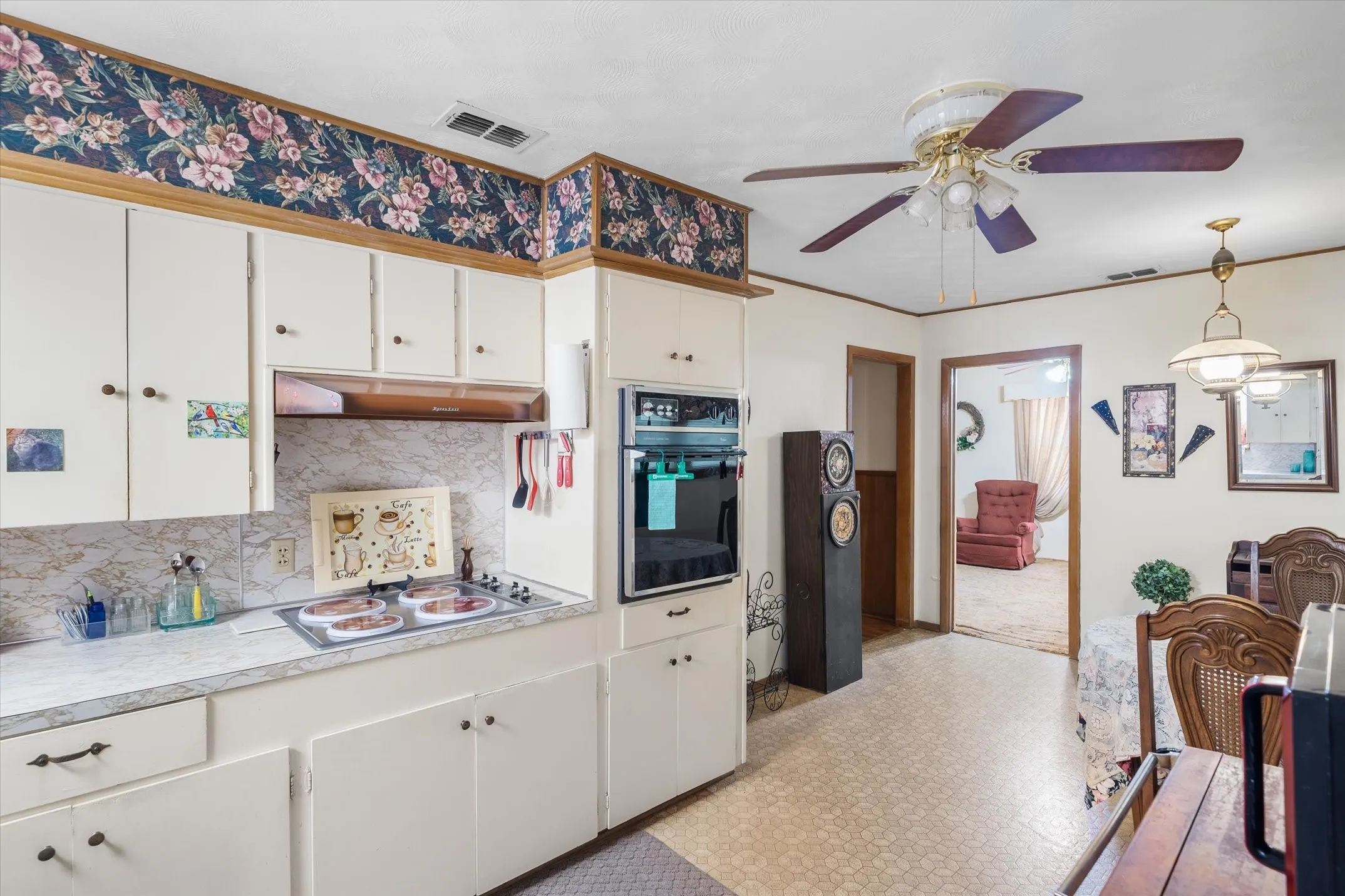 Single Family Residence For Sale in Van Zandt County , 1310 Woodland Drive, Canton, Texas 75103, 3 Bedroom, 2 Bathroom, Garage spaces, 1,284 Sqft, built in 1969, mls#21408717, Real Estate Agent in Canton, Homes For Sale in Van Zandt county, Homes For Sale in Canton, Realtor in Canton Texas, Real Estate Brokerage Independent Realty Texas, Luminita Cordes Realtor