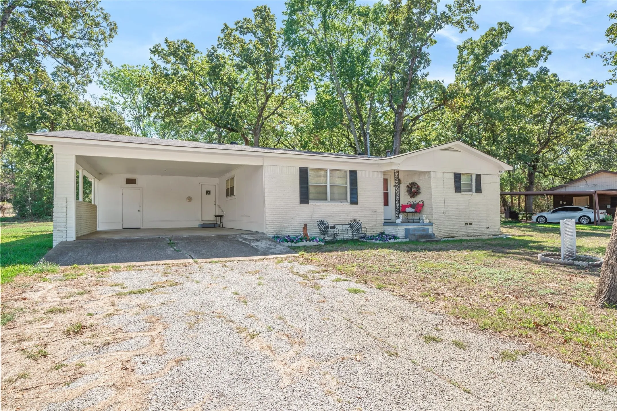 Single Family Residence For Sale in Van Zandt County , 1310 Woodland Drive, Canton, Texas 75103, 3 Bedroom, 2 Bathroom, Garage spaces, 1,284 Sqft, built in 1969, mls#21408717, Real Estate Agent in Canton, Homes For Sale in Van Zandt county, Homes For Sale in Canton, Realtor in Canton Texas, Real Estate Brokerage Independent Realty Texas, Luminita Cordes Realtor