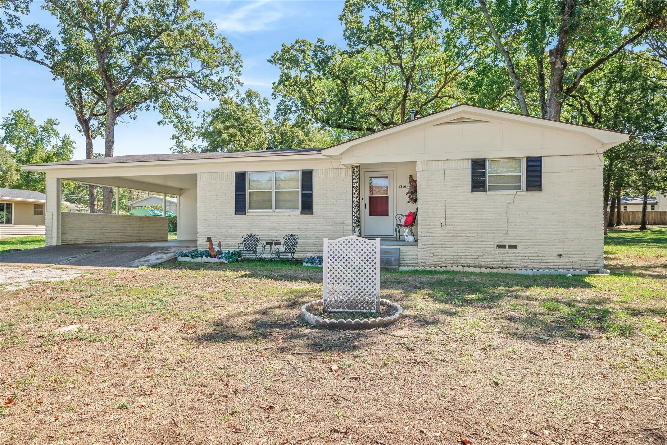 Single Family Residence For Sale in Van Zandt County , 1310 Woodland Drive, Canton, Texas 75103, 3 Bedroom, 2 Bathroom, Garage spaces, 1,284 Sqft, built in 1969, mls#21408717, Real Estate Agent in Canton, Homes For Sale in Van Zandt county, Homes For Sale in Canton, Realtor in Canton Texas, Real Estate Brokerage Independent Realty Texas, Luminita Cordes Realtor