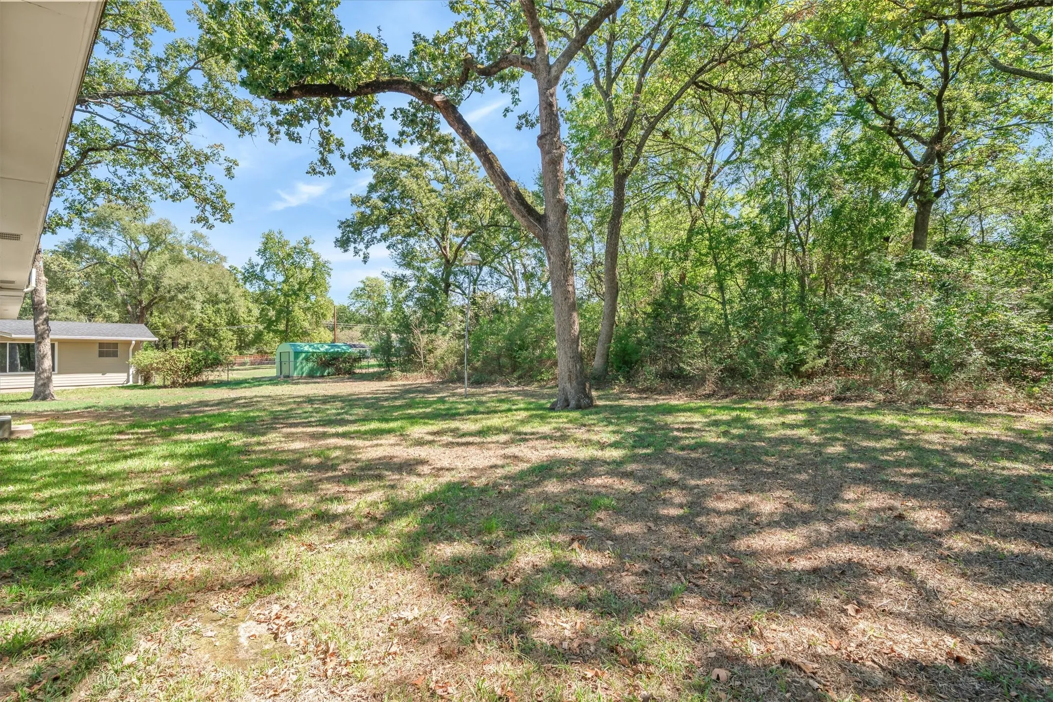 Single Family Residence For Sale in Van Zandt County , 1310 Woodland Drive, Canton, Texas 75103, 3 Bedroom, 2 Bathroom, Garage spaces, 1,284 Sqft, built in 1969, mls#21408717, Real Estate Agent in Canton, Homes For Sale in Van Zandt county, Homes For Sale in Canton, Realtor in Canton Texas, Real Estate Brokerage Independent Realty Texas, Luminita Cordes Realtor