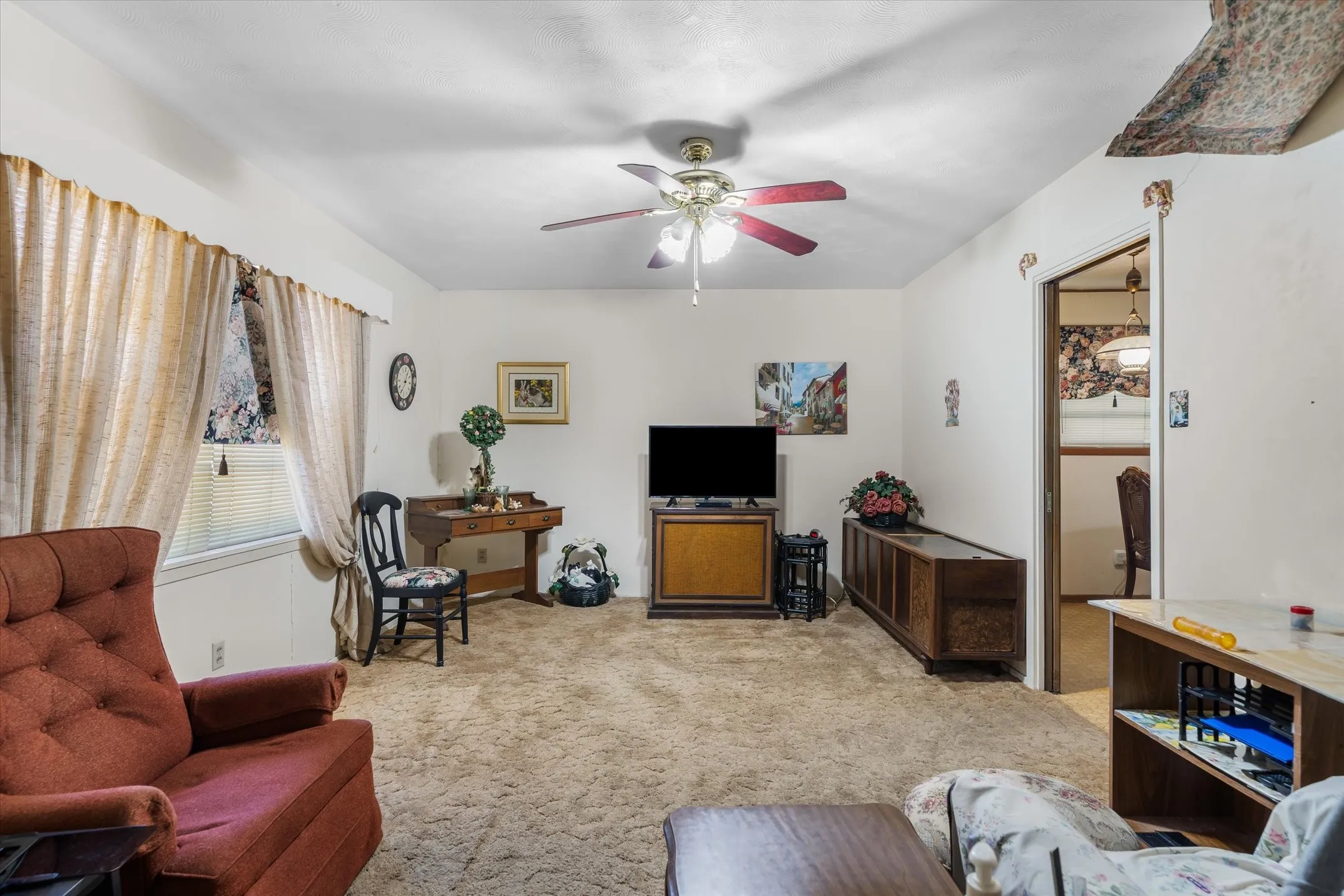 Single Family Residence For Sale in Van Zandt County , 1310 Woodland Drive, Canton, Texas 75103, 3 Bedroom, 2 Bathroom, Garage spaces, 1,284 Sqft, built in 1969, mls#21408717, Real Estate Agent in Canton, Homes For Sale in Van Zandt county, Homes For Sale in Canton, Realtor in Canton Texas, Real Estate Brokerage Independent Realty Texas, Luminita Cordes Realtor