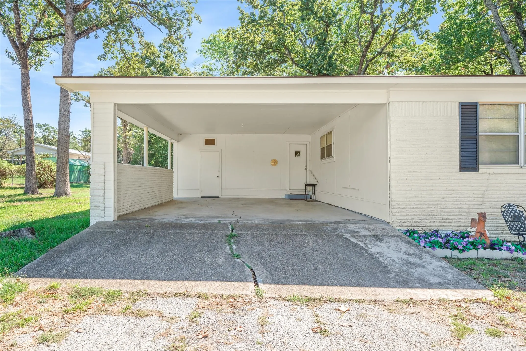 Single Family Residence For Sale in Van Zandt County , 1310 Woodland Drive, Canton, Texas 75103, 3 Bedroom, 2 Bathroom, Garage spaces, 1,284 Sqft, built in 1969, mls#21408717, Real Estate Agent in Canton, Homes For Sale in Van Zandt county, Homes For Sale in Canton, Realtor in Canton Texas, Real Estate Brokerage Independent Realty Texas, Luminita Cordes Realtor