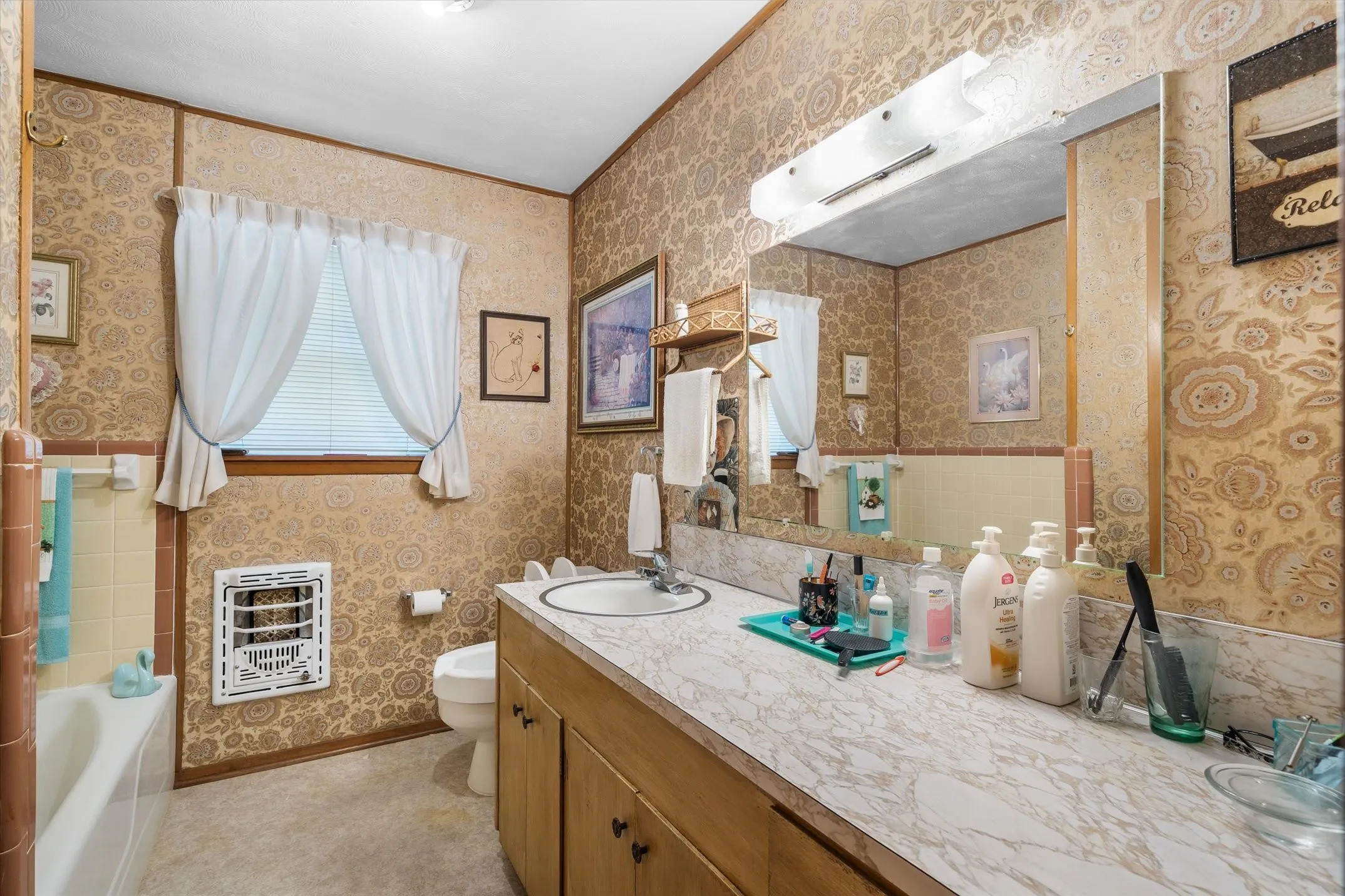 Single Family Residence For Sale in Van Zandt County , 1310 Woodland Drive, Canton, Texas 75103, 3 Bedroom, 2 Bathroom, Garage spaces, 1,284 Sqft, built in 1969, mls#21408717, Real Estate Agent in Canton, Homes For Sale in Van Zandt county, Homes For Sale in Canton, Realtor in Canton Texas, Real Estate Brokerage Independent Realty Texas, Luminita Cordes Realtor