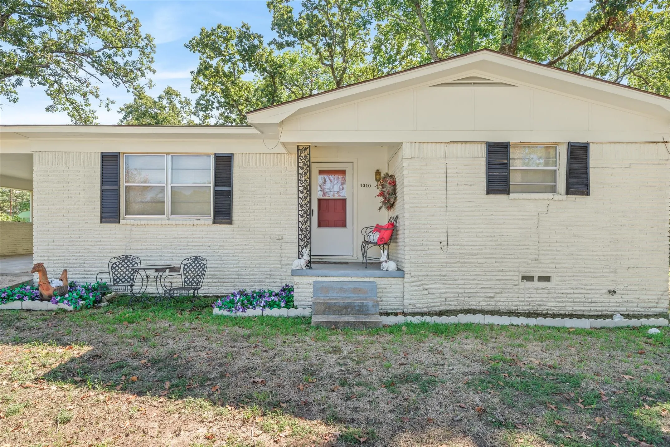 Single Family Residence For Sale in Van Zandt County , 1310 Woodland Drive, Canton, Texas 75103, 3 Bedroom, 2 Bathroom, Garage spaces, 1,284 Sqft, built in 1969, mls#21408717, Real Estate Agent in Canton, Homes For Sale in Van Zandt county, Homes For Sale in Canton, Realtor in Canton Texas, Real Estate Brokerage Independent Realty Texas, Luminita Cordes Realtor