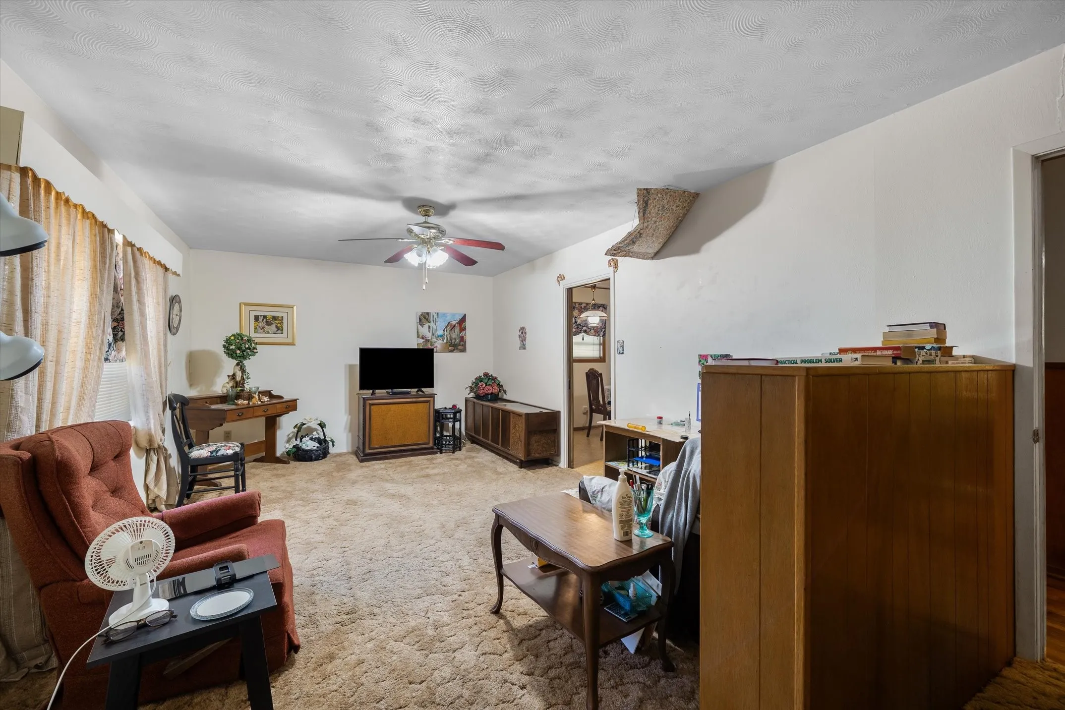 Single Family Residence For Sale in Van Zandt County , 1310 Woodland Drive, Canton, Texas 75103, 3 Bedroom, 2 Bathroom, Garage spaces, 1,284 Sqft, built in 1969, mls#21408717, Real Estate Agent in Canton, Homes For Sale in Van Zandt county, Homes For Sale in Canton, Realtor in Canton Texas, Real Estate Brokerage Independent Realty Texas, Luminita Cordes Realtor