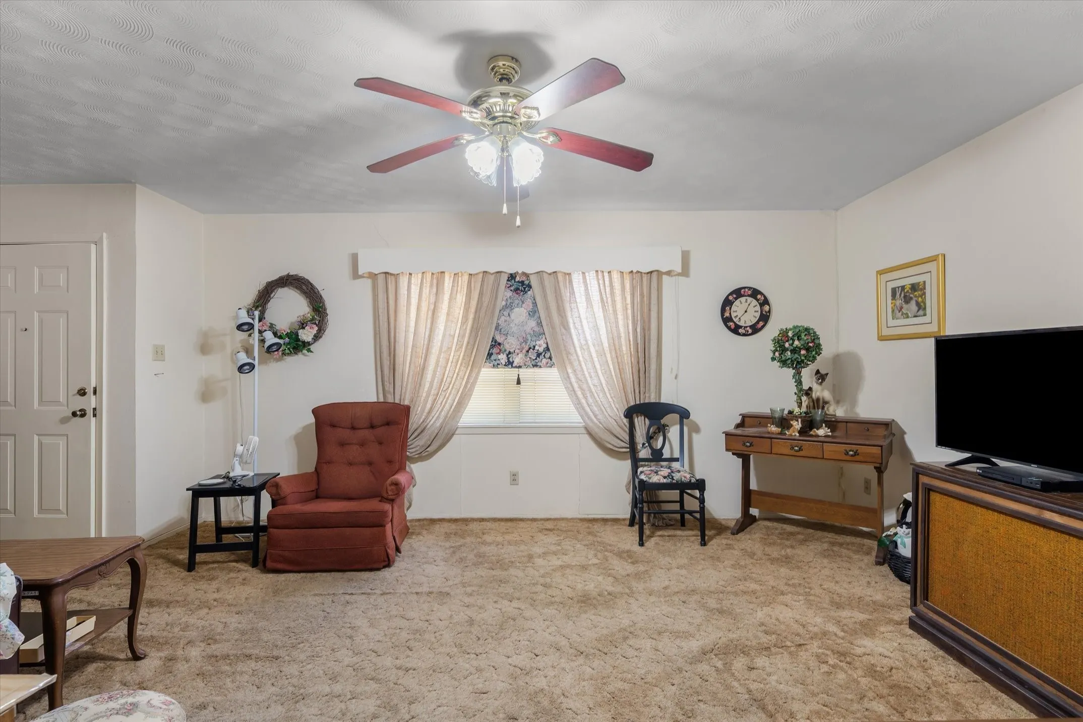 Single Family Residence For Sale in Van Zandt County , 1310 Woodland Drive, Canton, Texas 75103, 3 Bedroom, 2 Bathroom, Garage spaces, 1,284 Sqft, built in 1969, mls#21408717, Real Estate Agent in Canton, Homes For Sale in Van Zandt county, Homes For Sale in Canton, Realtor in Canton Texas, Real Estate Brokerage Independent Realty Texas, Luminita Cordes Realtor