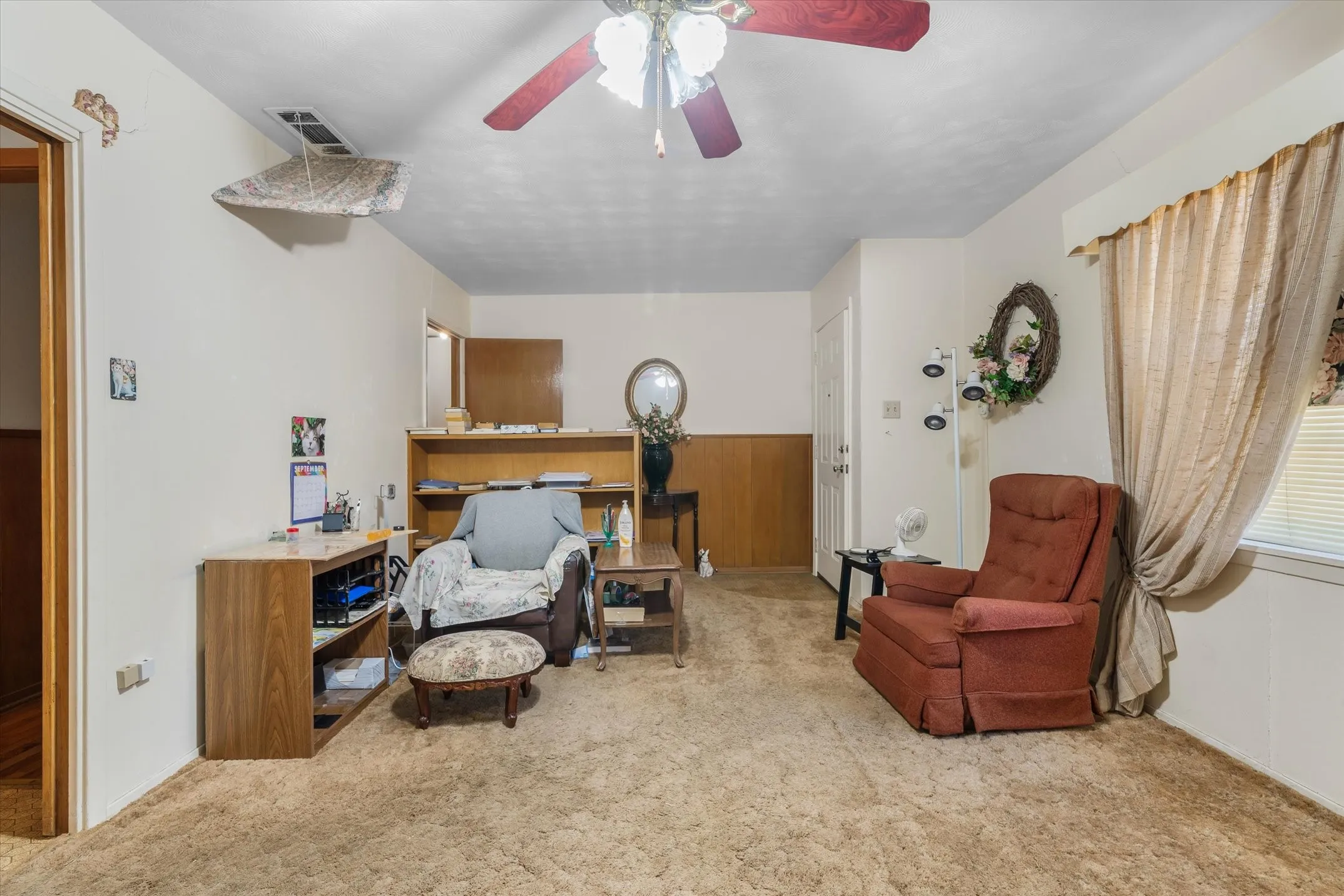 Single Family Residence For Sale in Van Zandt County , 1310 Woodland Drive, Canton, Texas 75103, 3 Bedroom, 2 Bathroom, Garage spaces, 1,284 Sqft, built in 1969, mls#21408717, Real Estate Agent in Canton, Homes For Sale in Van Zandt county, Homes For Sale in Canton, Realtor in Canton Texas, Real Estate Brokerage Independent Realty Texas, Luminita Cordes Realtor