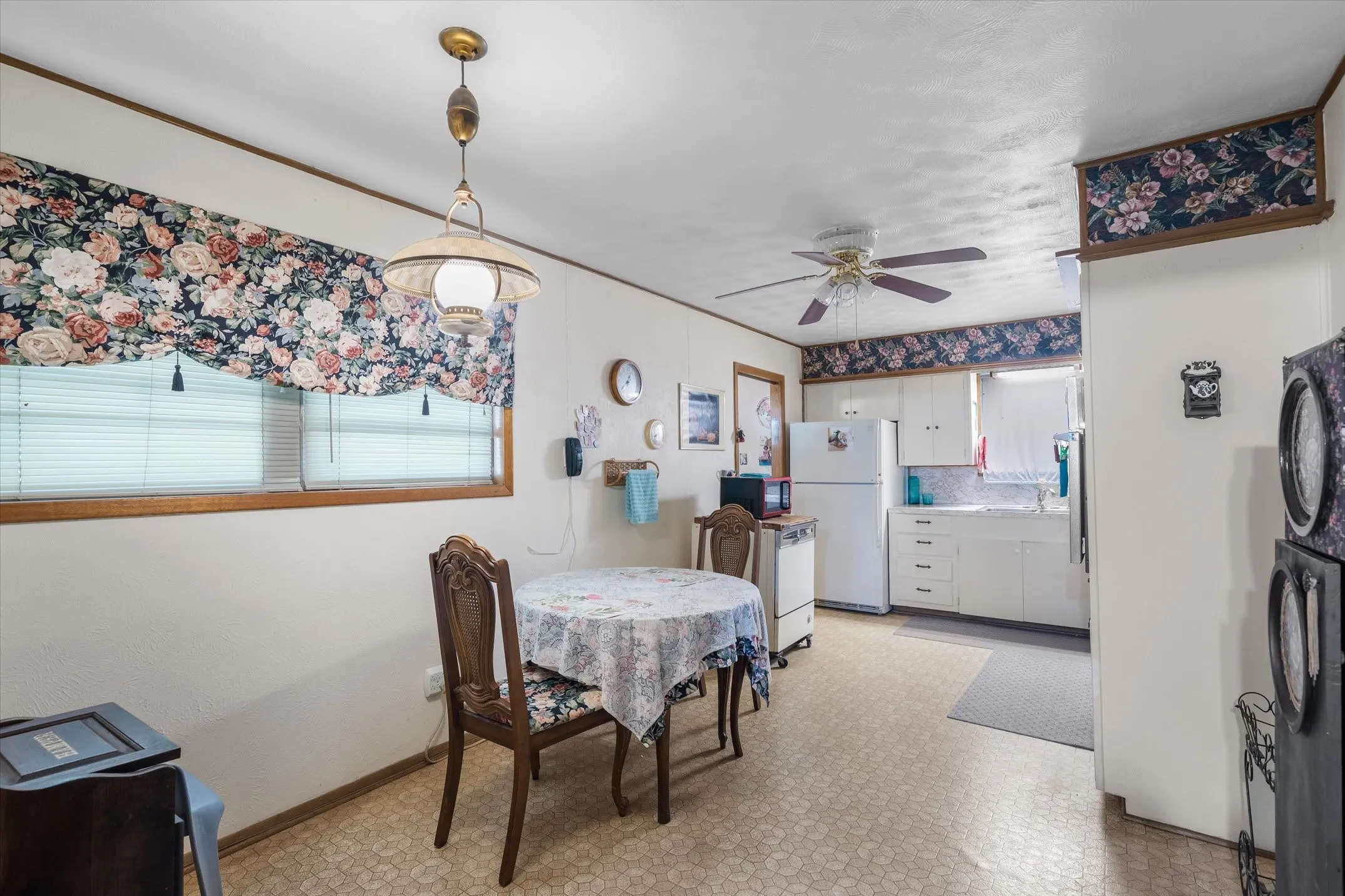Single Family Residence For Sale in Van Zandt County , 1310 Woodland Drive, Canton, Texas 75103, 3 Bedroom, 2 Bathroom, Garage spaces, 1,284 Sqft, built in 1969, mls#21408717, Real Estate Agent in Canton, Homes For Sale in Van Zandt county, Homes For Sale in Canton, Realtor in Canton Texas, Real Estate Brokerage Independent Realty Texas, Luminita Cordes Realtor