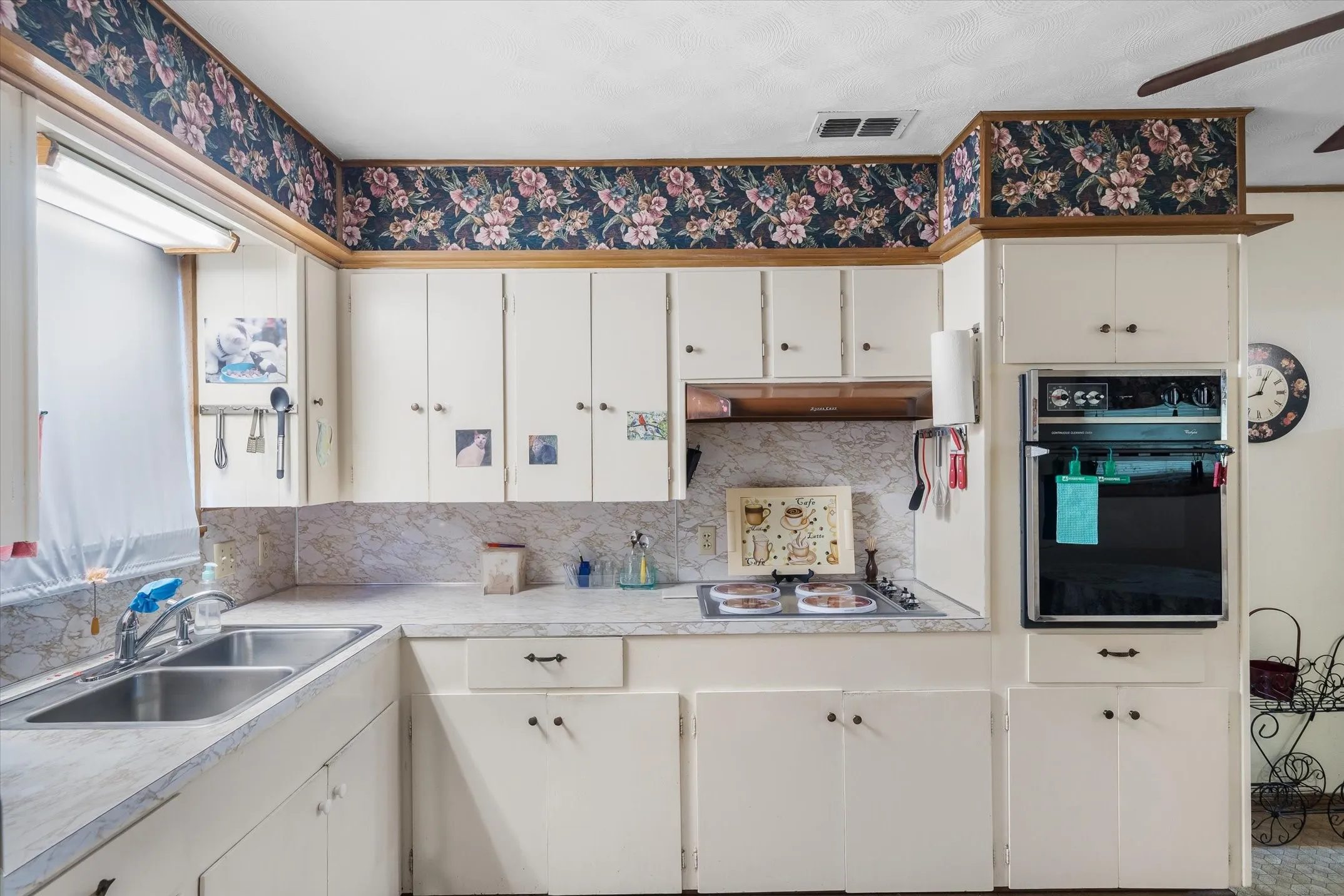 Single Family Residence For Sale in Van Zandt County , 1310 Woodland Drive, Canton, Texas 75103, 3 Bedroom, 2 Bathroom, Garage spaces, 1,284 Sqft, built in 1969, mls#21408717, Real Estate Agent in Canton, Homes For Sale in Van Zandt county, Homes For Sale in Canton, Realtor in Canton Texas, Real Estate Brokerage Independent Realty Texas, Luminita Cordes Realtor