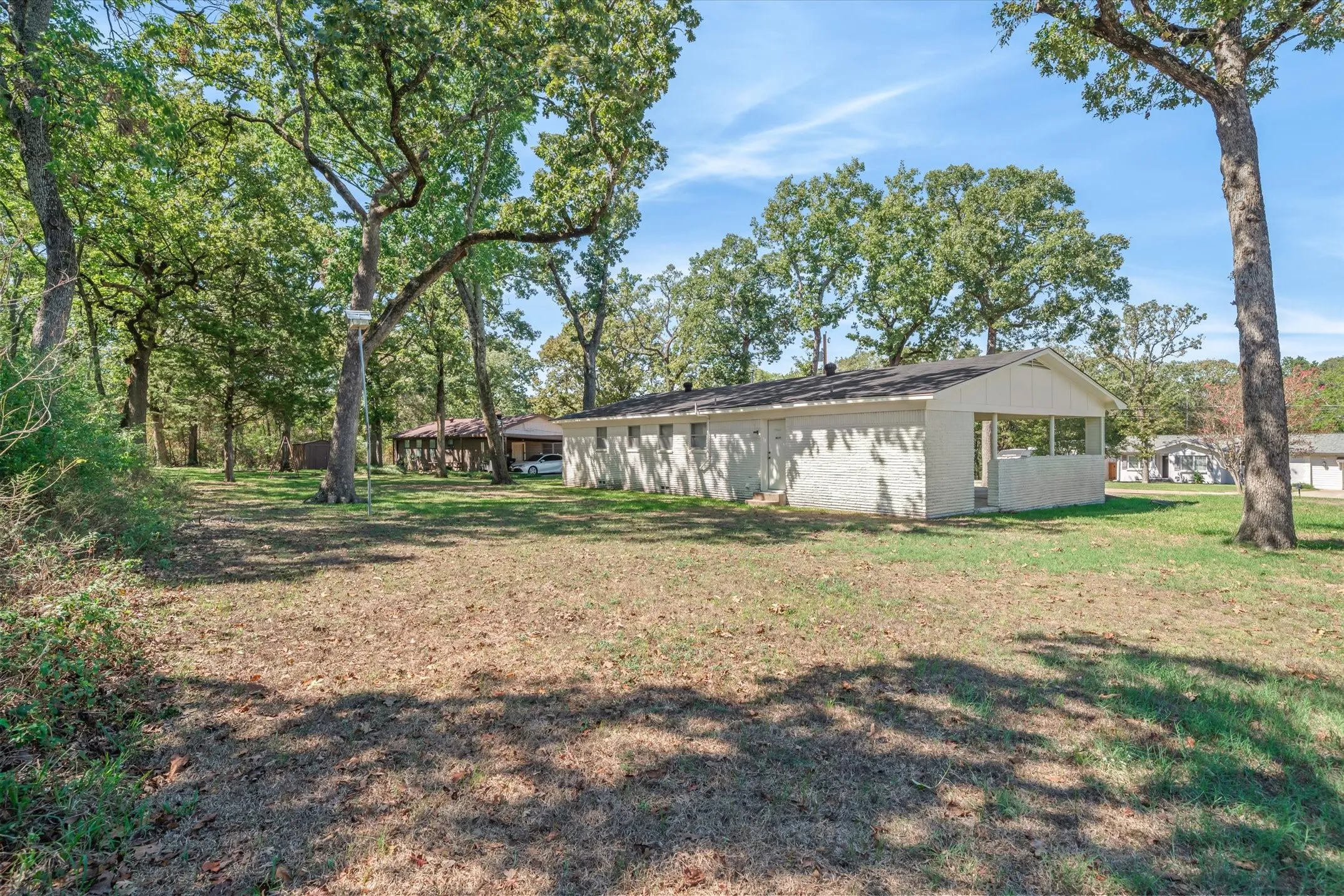 Single Family Residence For Sale in Van Zandt County , 1310 Woodland Drive, Canton, Texas 75103, 3 Bedroom, 2 Bathroom, Garage spaces, 1,284 Sqft, built in 1969, mls#21408717, Real Estate Agent in Canton, Homes For Sale in Van Zandt county, Homes For Sale in Canton, Realtor in Canton Texas, Real Estate Brokerage Independent Realty Texas, Luminita Cordes Realtor