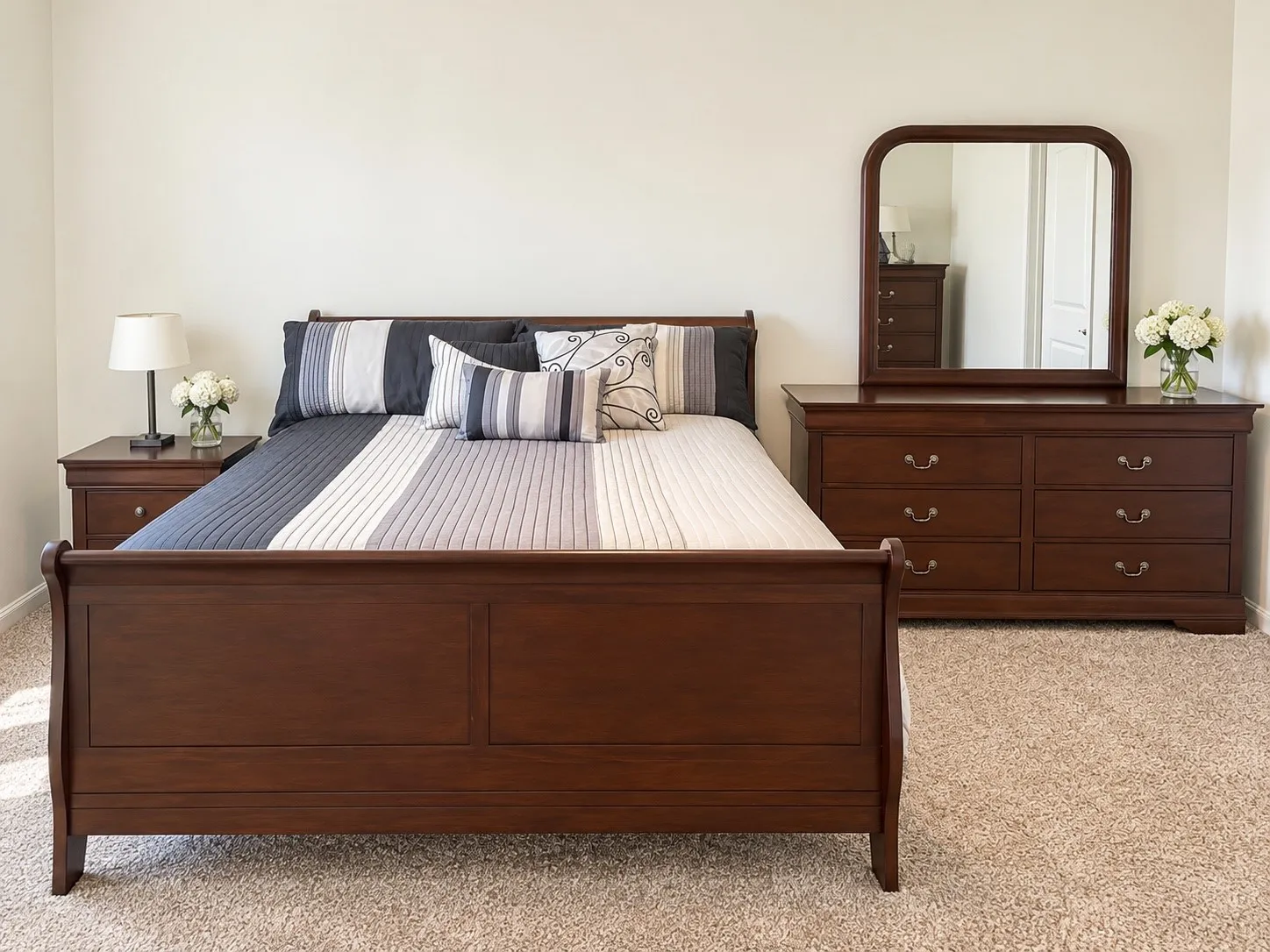 Neutral tone wall paint with textured carpet flooring