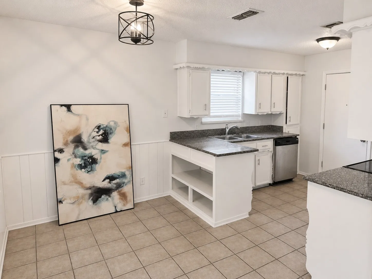 Single Family Residence For Rent in Denton County , 5410 Kings Manor Drive, Lake Dallas, Texas 75065, 3 Bedroom, 2 Bathroom, 2 Garage spaces, 1,336 Sqft, built in 1976, mls#21409163, Real Estate Agent in Lake Dallas, Homes For Rent in Denton county, Homes For Rent in Lake Dallas, Realtor in Lake Dallas Texas, Real Estate Brokerage Independent Realty Texas, Luminita Cordes Realtor
