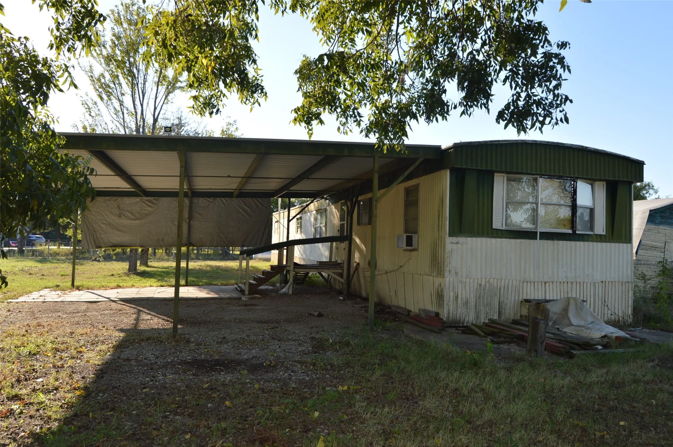 Mobile Home For Sale in Hunt County , 3345 County Road 1125, Farmersville, Texas 75442, 3 Bedroom, 2 Bathroom, 2 Garage spaces, 1,064 Sqft, built in 1980, mls#21409136, Real Estate Agent in Farmersville, Homes For Sale in Hunt county, Homes For Sale in Farmersville, Realtor in Farmersville Texas, Real Estate Brokerage Independent Realty Texas, Luminita Cordes Realtor