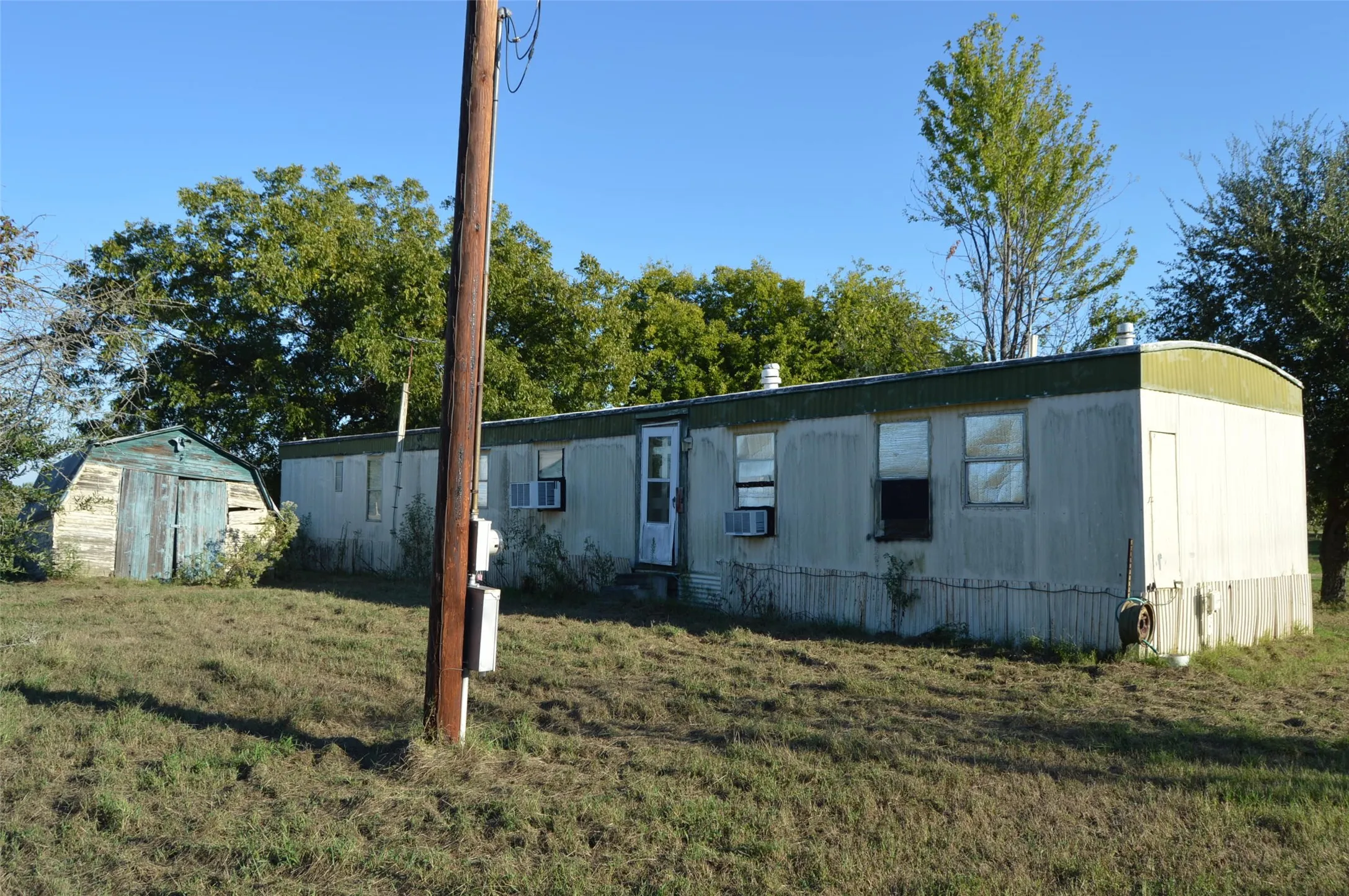 Mobile Home For Sale in Hunt County , 3345 County Road 1125, Farmersville, Texas 75442, 3 Bedroom, 2 Bathroom, 2 Garage spaces, 1,064 Sqft, built in 1980, mls#21409136, Real Estate Agent in Farmersville, Homes For Sale in Hunt county, Homes For Sale in Farmersville, Realtor in Farmersville Texas, Real Estate Brokerage Independent Realty Texas, Luminita Cordes Realtor