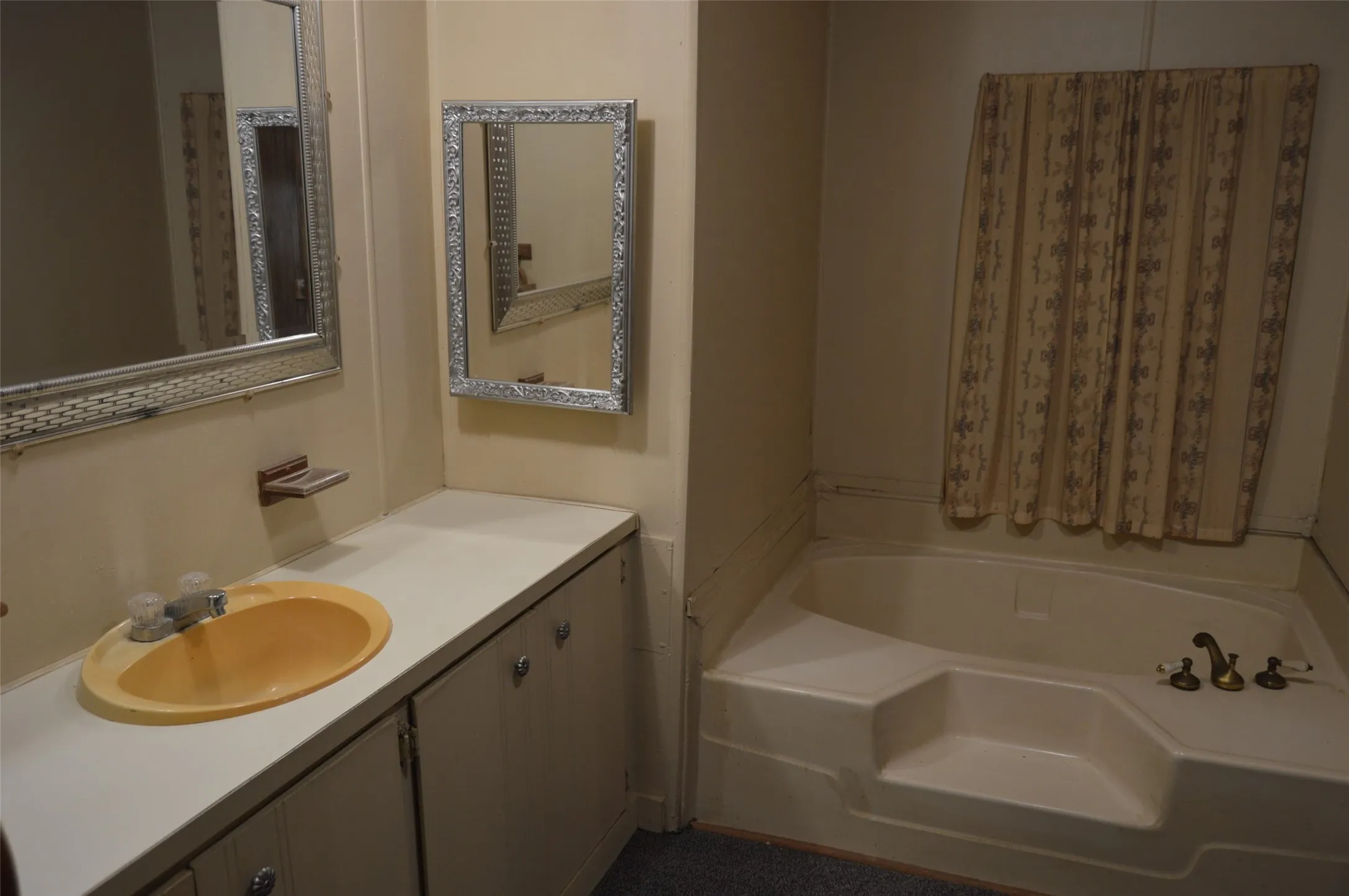 Mobile Home For Sale in Hunt County , 3345 County Road 1125, Farmersville, Texas 75442, 3 Bedroom, 2 Bathroom, 2 Garage spaces, 1,064 Sqft, built in 1980, mls#21409136, Real Estate Agent in Farmersville, Homes For Sale in Hunt county, Homes For Sale in Farmersville, Realtor in Farmersville Texas, Real Estate Brokerage Independent Realty Texas, Luminita Cordes Realtor