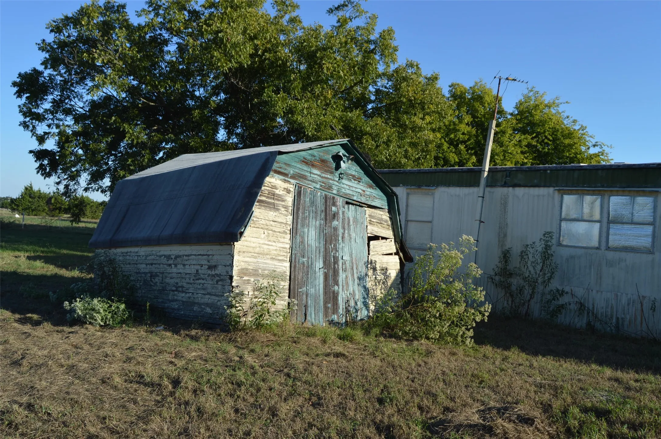 Mobile Home For Sale in Hunt County , 3345 County Road 1125, Farmersville, Texas 75442, 3 Bedroom, 2 Bathroom, 2 Garage spaces, 1,064 Sqft, built in 1980, mls#21409136, Real Estate Agent in Farmersville, Homes For Sale in Hunt county, Homes For Sale in Farmersville, Realtor in Farmersville Texas, Real Estate Brokerage Independent Realty Texas, Luminita Cordes Realtor