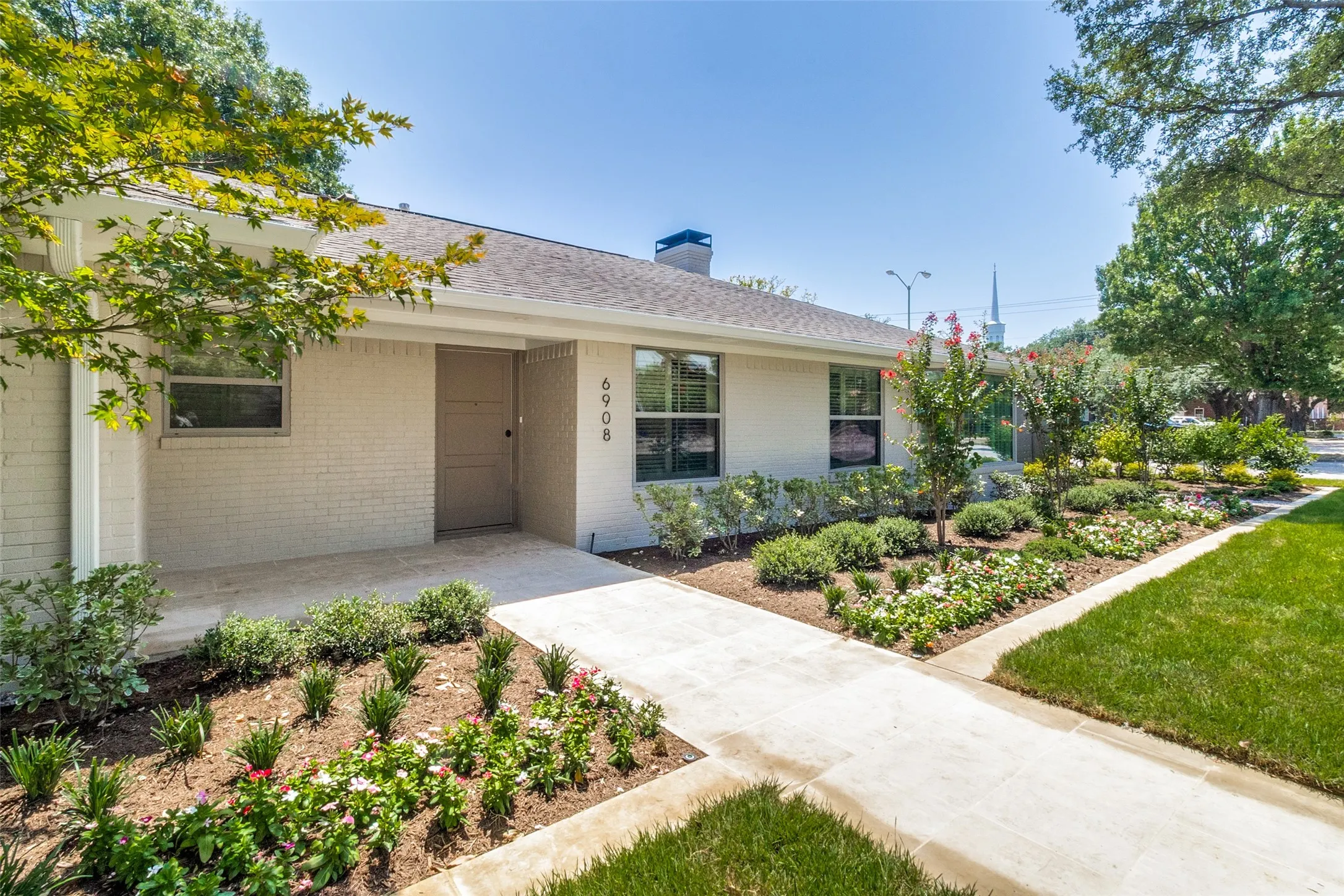Single Family Residence For Rent in Dallas County , 6908 Lavendale, Dallas, Texas 75230, 4 Bedroom, 3 Bathroom, 2 Garage spaces, 2,786 Sqft, built in 1954, mls#21409171, Real Estate Agent in Dallas, Homes For Rent in Dallas county, Homes For Rent in Dallas, Realtor in Dallas Texas, Real Estate Brokerage Independent Realty Texas, Luminita Cordes Realtor