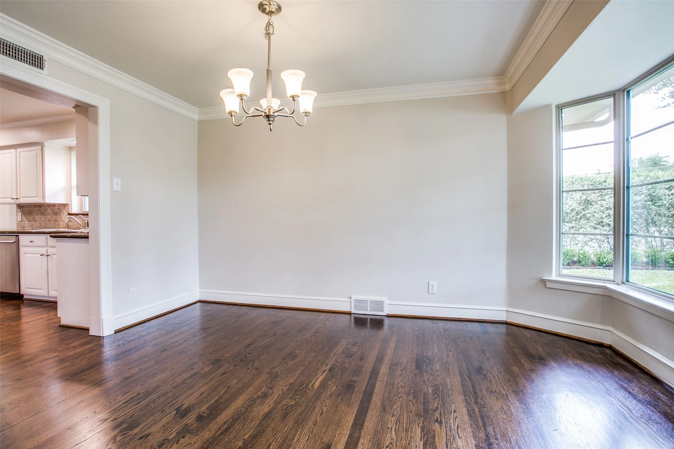 Single Family Residence For Rent in Dallas County , 6908 Lavendale, Dallas, Texas 75230, 4 Bedroom, 3 Bathroom, 2 Garage spaces, 2,786 Sqft, built in 1954, mls#21409171, Real Estate Agent in Dallas, Homes For Rent in Dallas county, Homes For Rent in Dallas, Realtor in Dallas Texas, Real Estate Brokerage Independent Realty Texas, Luminita Cordes Realtor