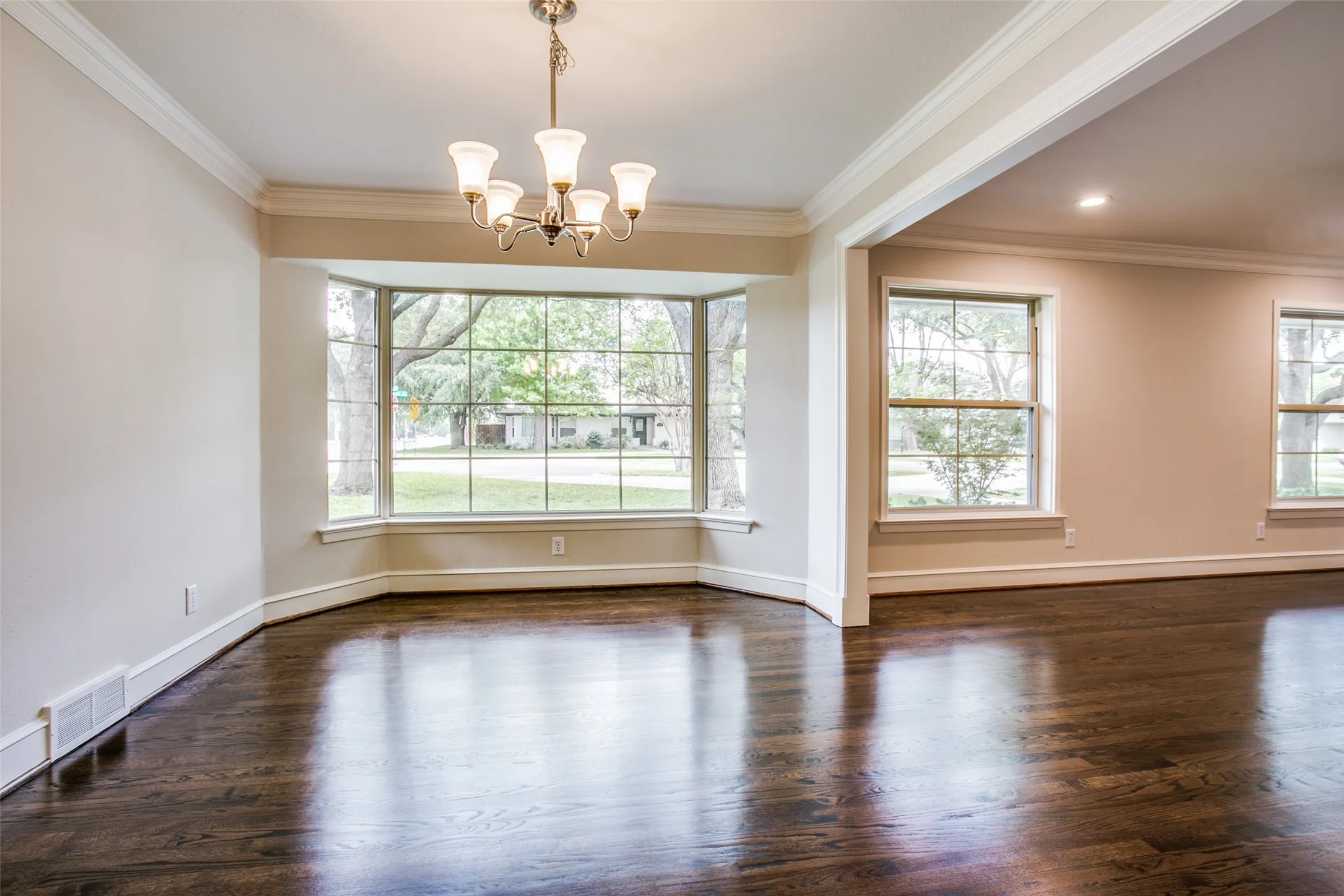 Single Family Residence For Rent in Dallas County , 6908 Lavendale, Dallas, Texas 75230, 4 Bedroom, 3 Bathroom, 2 Garage spaces, 2,786 Sqft, built in 1954, mls#21409171, Real Estate Agent in Dallas, Homes For Rent in Dallas county, Homes For Rent in Dallas, Realtor in Dallas Texas, Real Estate Brokerage Independent Realty Texas, Luminita Cordes Realtor