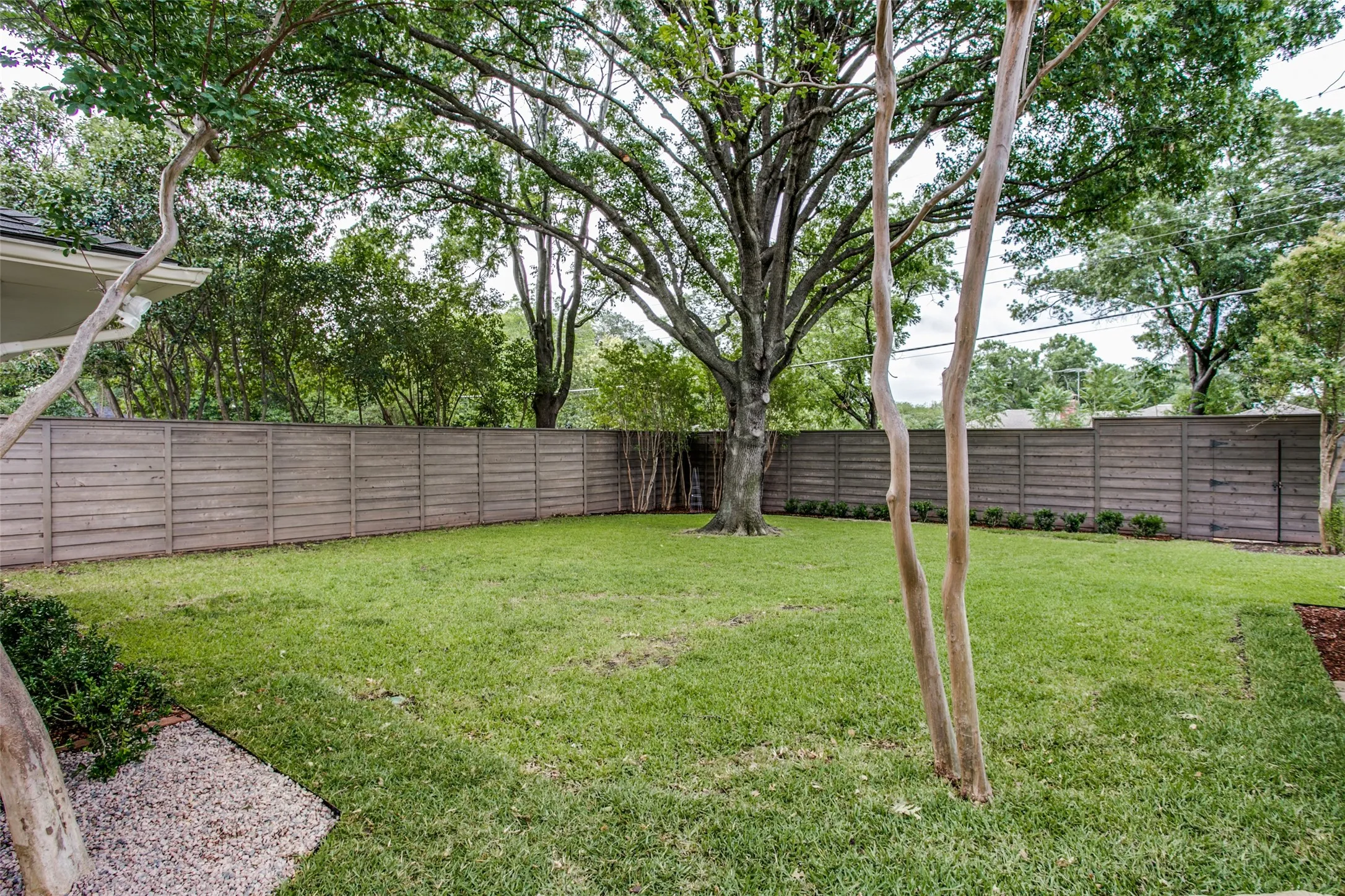 Single Family Residence For Rent in Dallas County , 6908 Lavendale, Dallas, Texas 75230, 4 Bedroom, 3 Bathroom, 2 Garage spaces, 2,786 Sqft, built in 1954, mls#21409171, Real Estate Agent in Dallas, Homes For Rent in Dallas county, Homes For Rent in Dallas, Realtor in Dallas Texas, Real Estate Brokerage Independent Realty Texas, Luminita Cordes Realtor