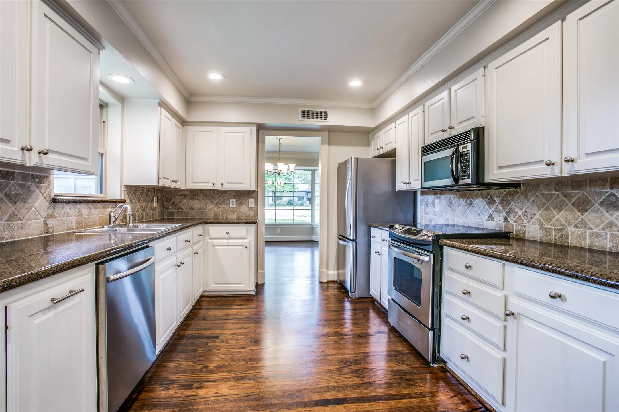 Single Family Residence For Rent in Dallas County , 6908 Lavendale, Dallas, Texas 75230, 4 Bedroom, 3 Bathroom, 2 Garage spaces, 2,786 Sqft, built in 1954, mls#21409171, Real Estate Agent in Dallas, Homes For Rent in Dallas county, Homes For Rent in Dallas, Realtor in Dallas Texas, Real Estate Brokerage Independent Realty Texas, Luminita Cordes Realtor