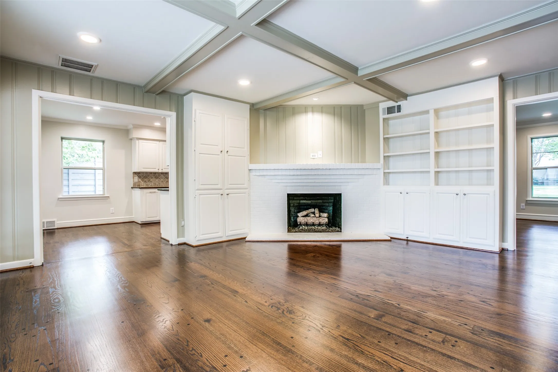 Single Family Residence For Rent in Dallas County , 6908 Lavendale, Dallas, Texas 75230, 4 Bedroom, 3 Bathroom, 2 Garage spaces, 2,786 Sqft, built in 1954, mls#21409171, Real Estate Agent in Dallas, Homes For Rent in Dallas county, Homes For Rent in Dallas, Realtor in Dallas Texas, Real Estate Brokerage Independent Realty Texas, Luminita Cordes Realtor