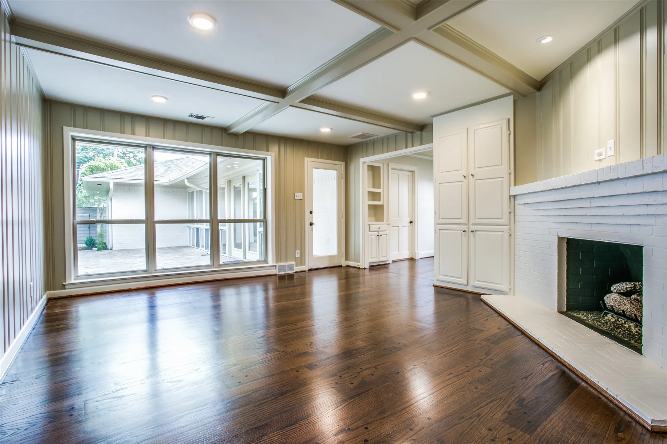 Single Family Residence For Rent in Dallas County , 6908 Lavendale, Dallas, Texas 75230, 4 Bedroom, 3 Bathroom, 2 Garage spaces, 2,786 Sqft, built in 1954, mls#21409171, Real Estate Agent in Dallas, Homes For Rent in Dallas county, Homes For Rent in Dallas, Realtor in Dallas Texas, Real Estate Brokerage Independent Realty Texas, Luminita Cordes Realtor